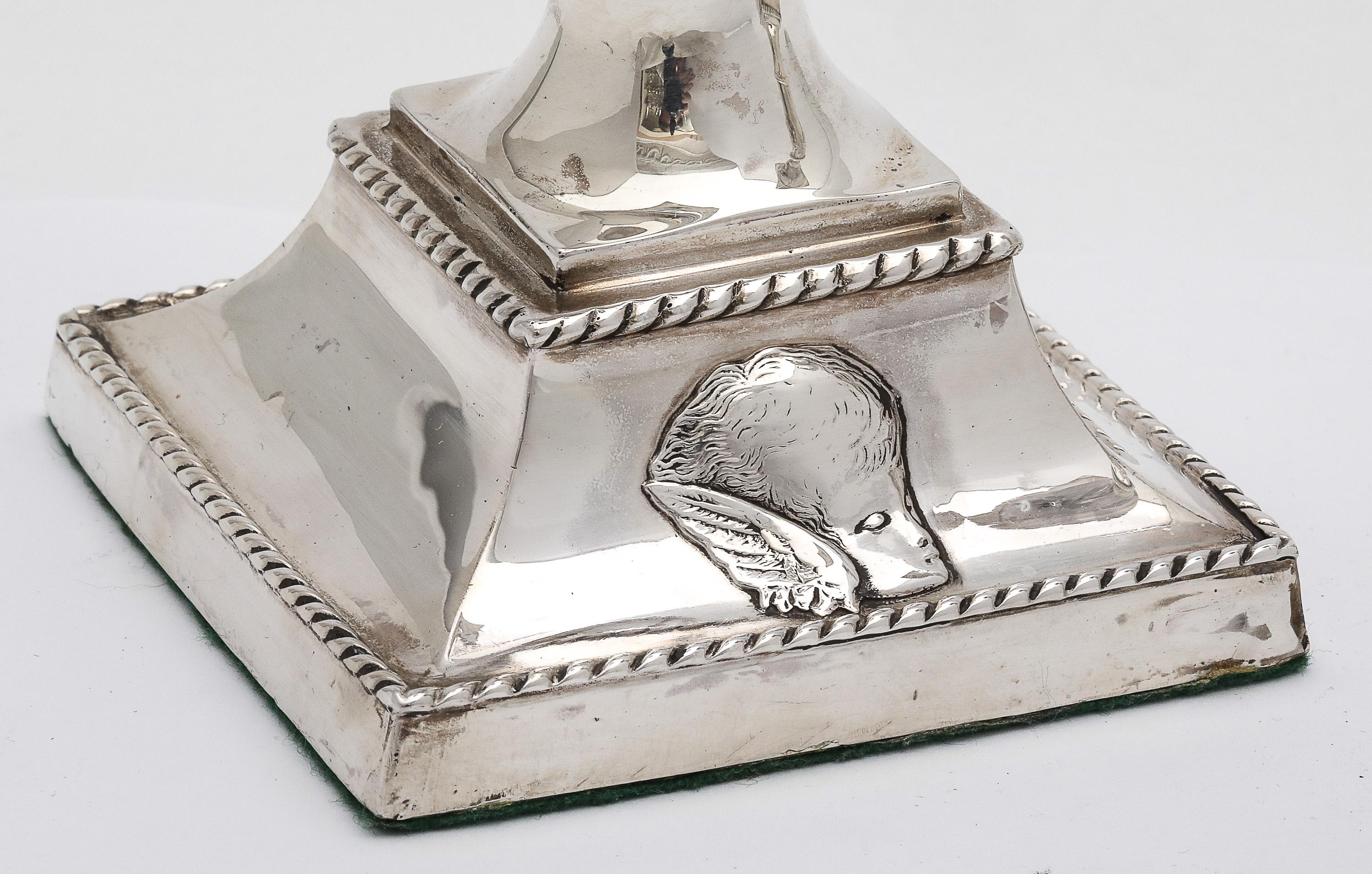 Bellissima coppia di candelabri a colonna con motivo angelo in argento Sterling Art Nouveau in vendita 6