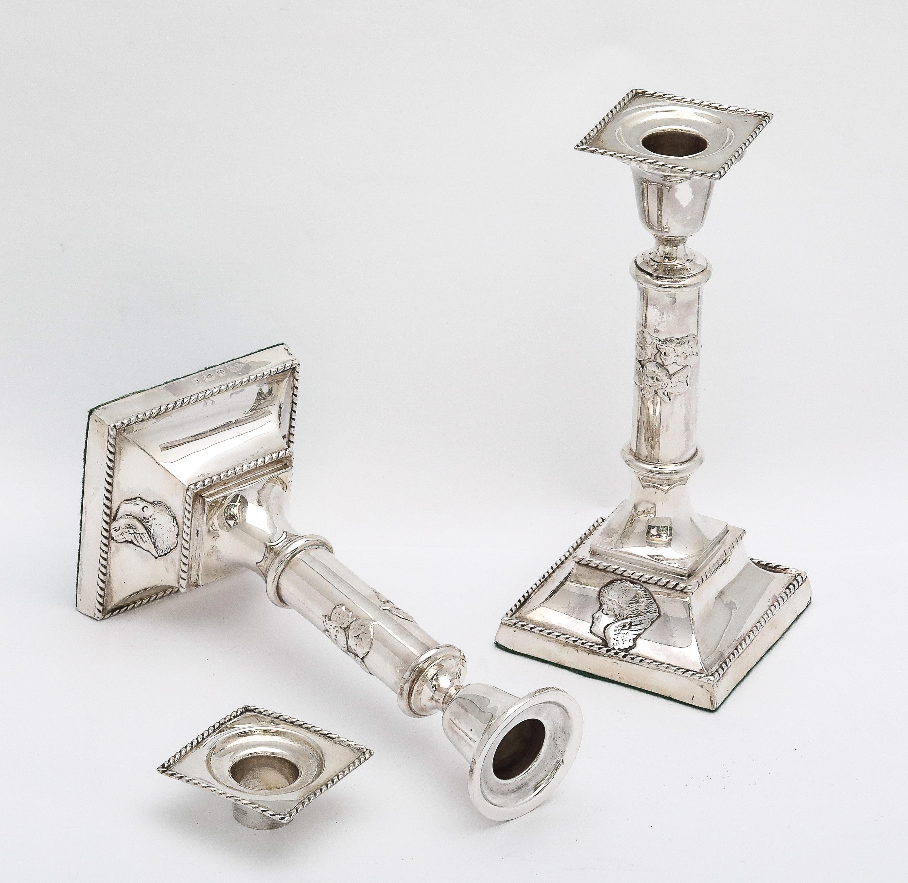 Bellissima coppia di candelabri a colonna con motivo angelo in argento Sterling Art Nouveau in vendita 10