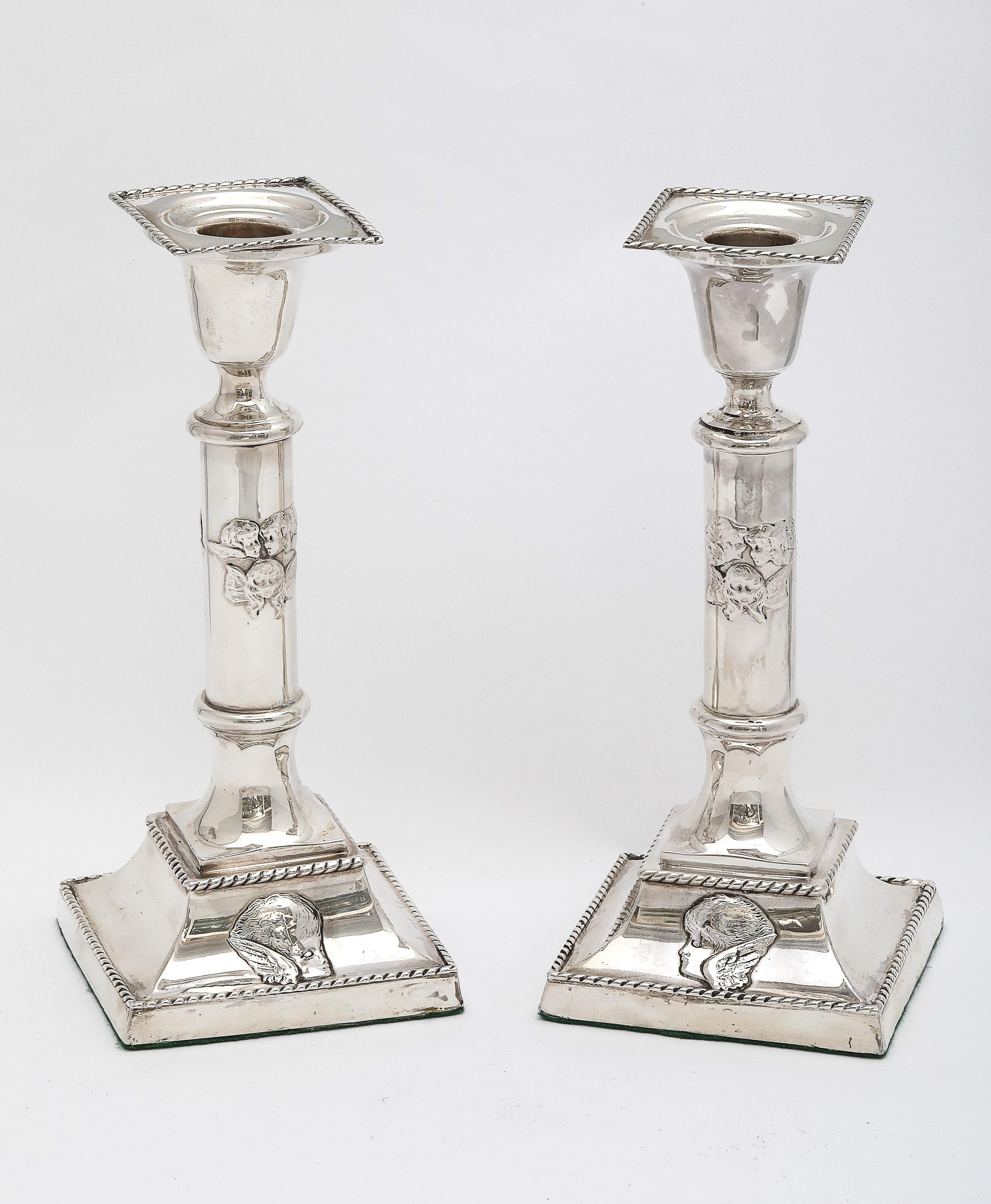 Bellissima coppia di candelabri a colonna con motivo angelo in argento Sterling Art Nouveau in vendita 12