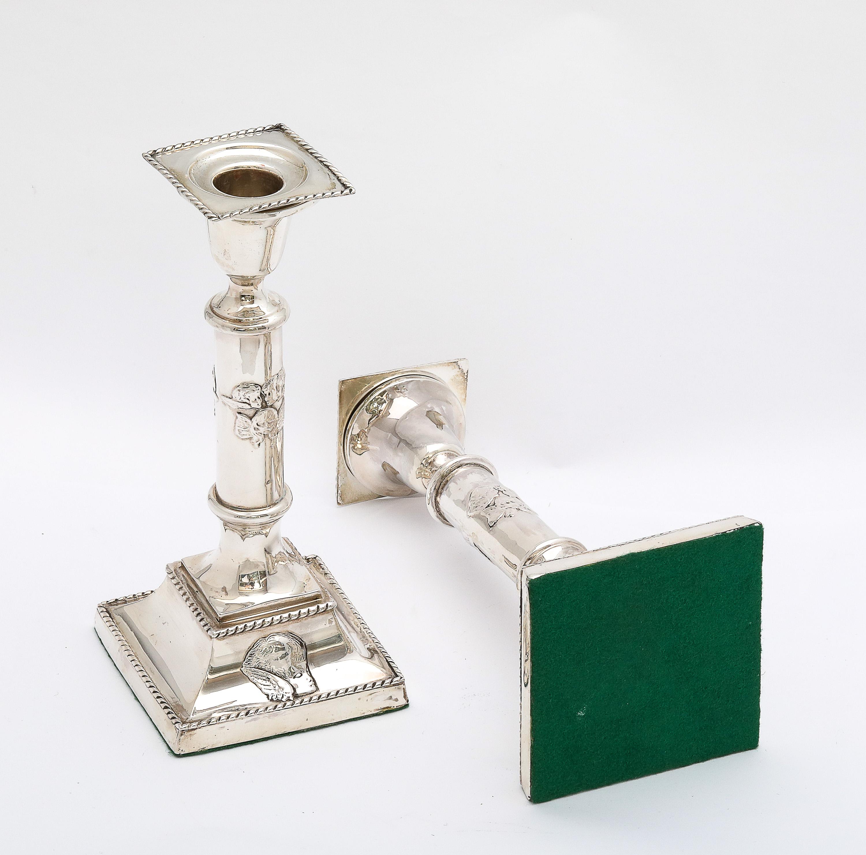 Bellissima coppia di candelabri a colonna con motivo angelo in argento Sterling Art Nouveau in vendita 13