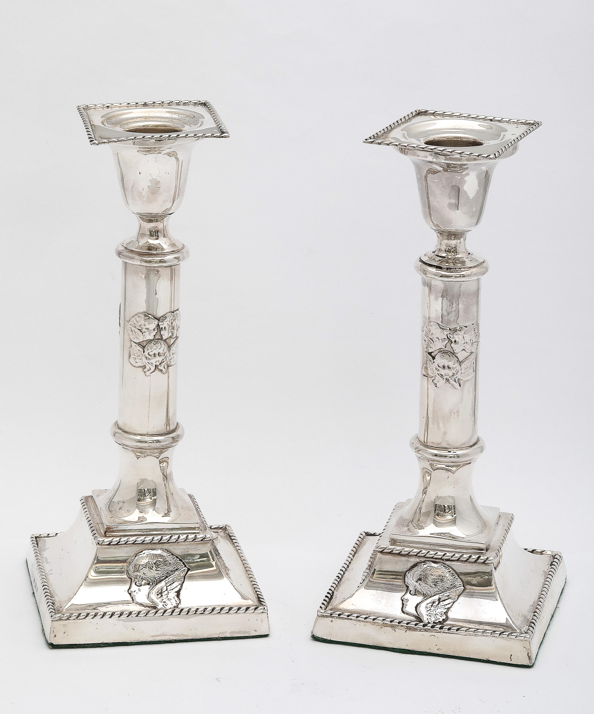 Bellissima coppia di candelabri a colonna con motivo angelo in argento Sterling Art Nouveau in vendita 2