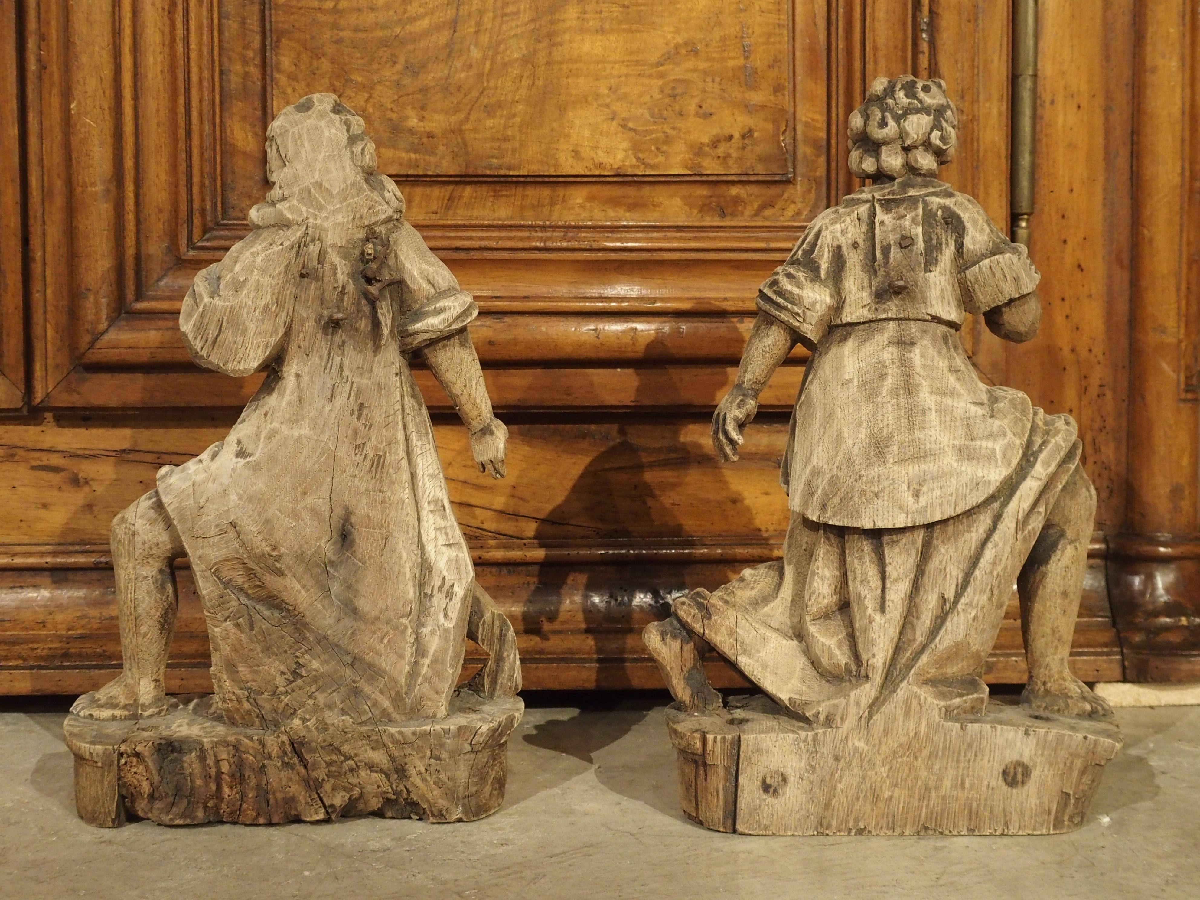 Beautiful Pair of Baroque Angels from France in Carved Oak For Sale 4