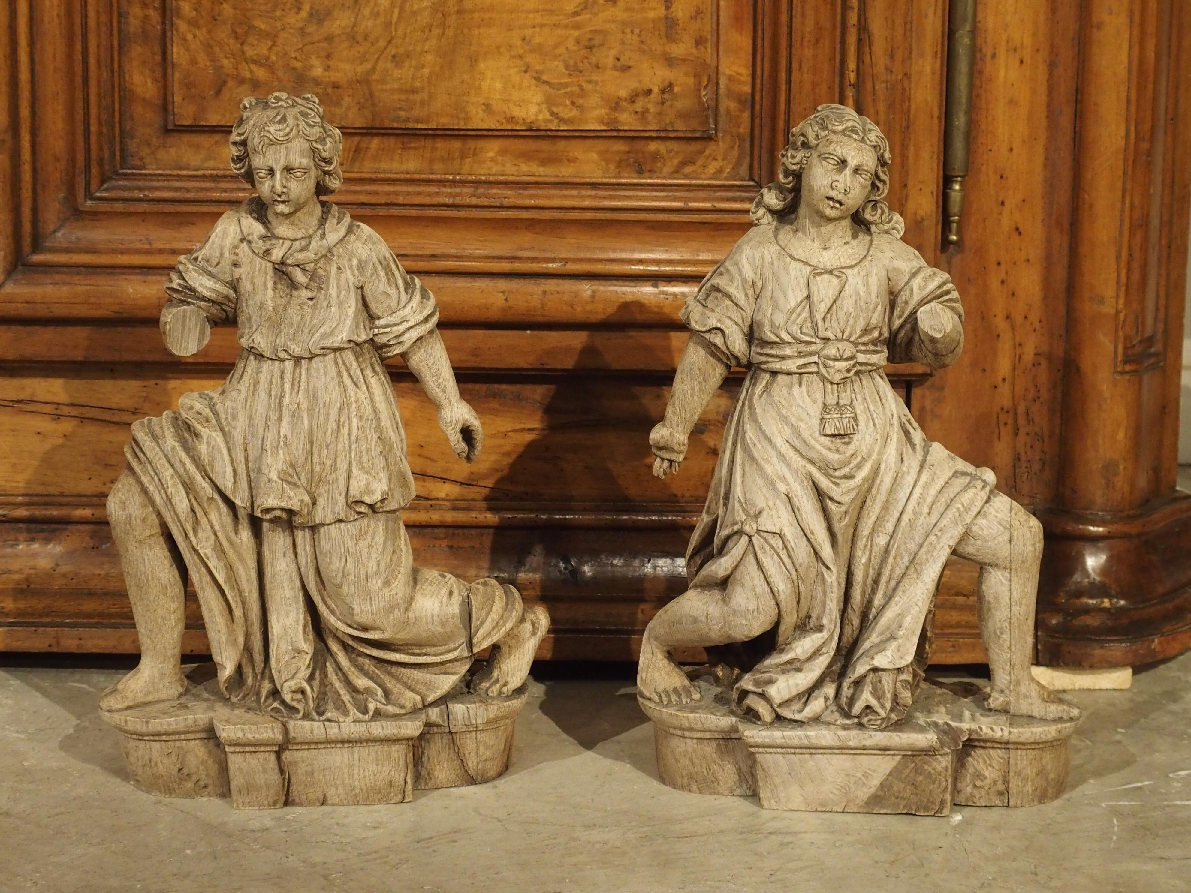 Beautiful Pair of Baroque Angels from France in Carved Oak For Sale 10