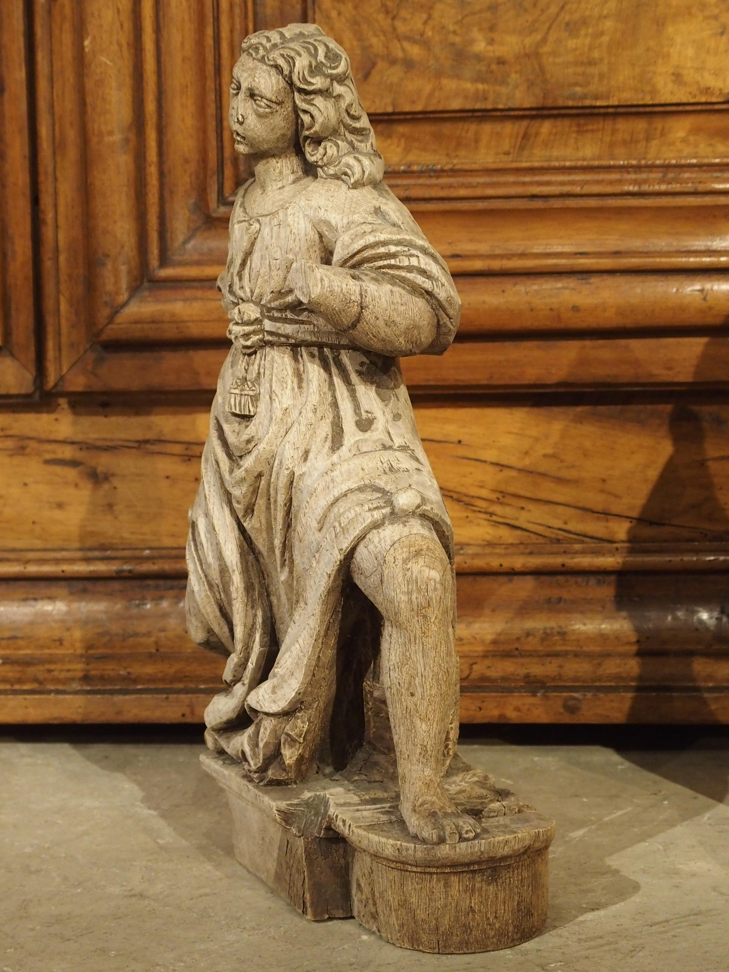 Beautiful Pair of Baroque Angels from France in Carved Oak For Sale 2