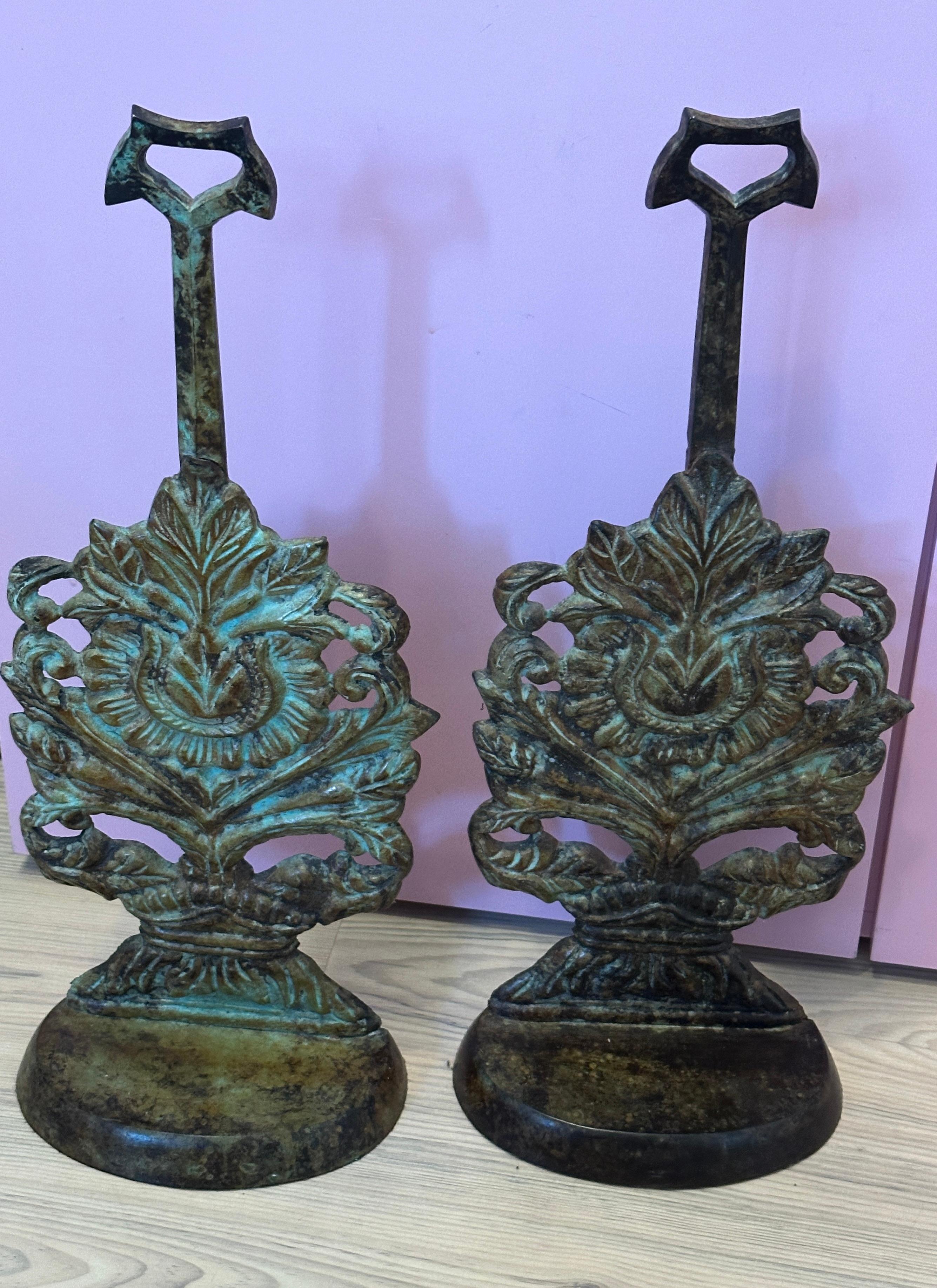 Magnifique paire de butoirs de porte en fonte, objet décoratif, 20ème siècle en vente 1