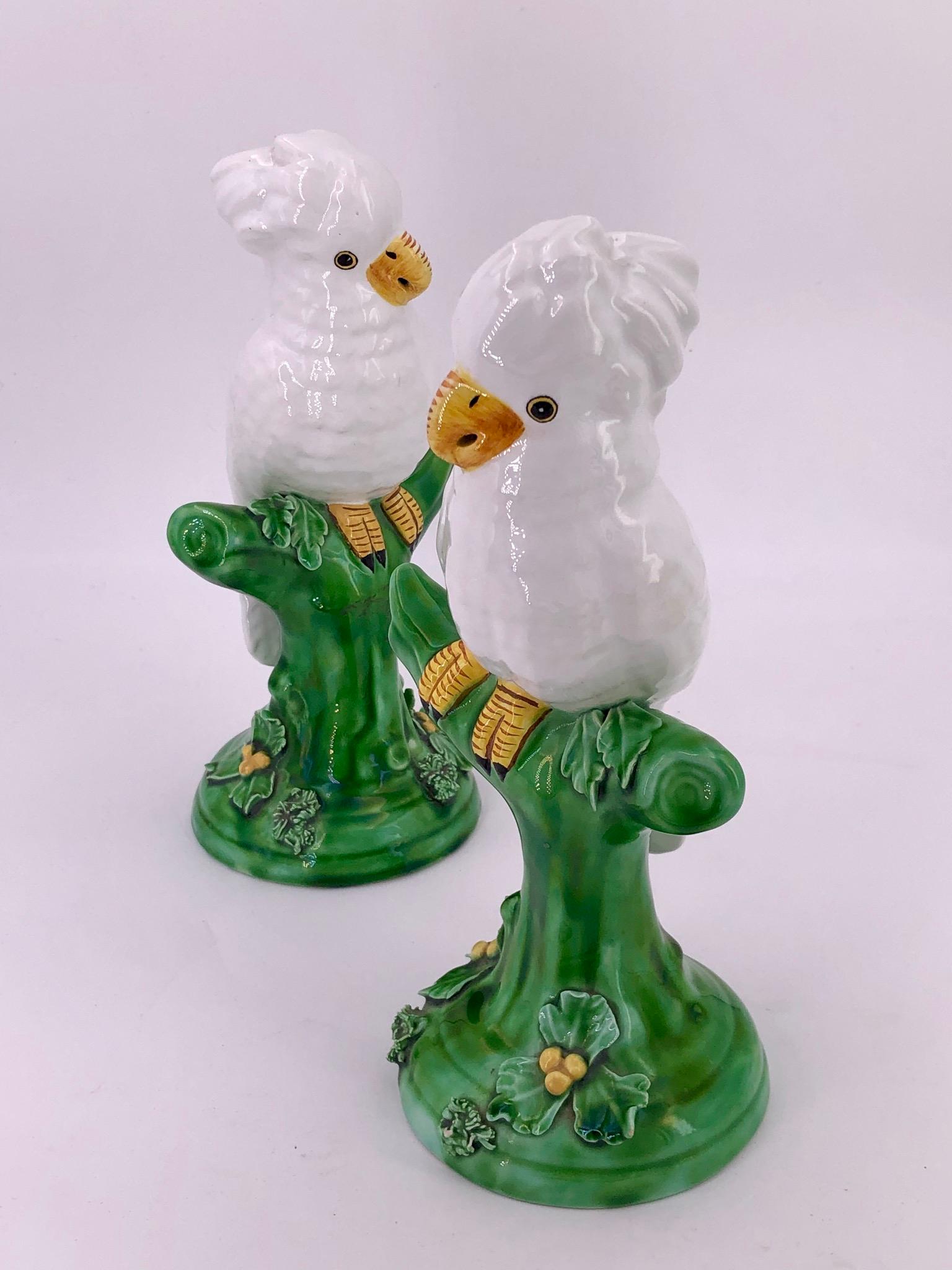 A great pair of ceramic decorative parrots sculptures in ceramic hand painted, made in Italy.