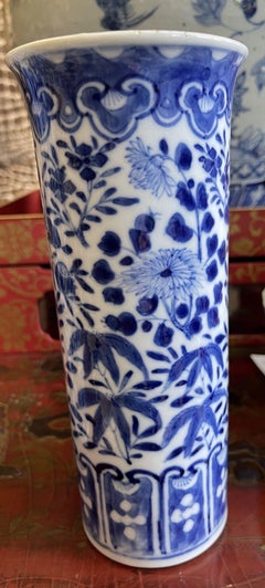 Beautiful Pair of Chinese Blue and White Porcelain Cylindrical Vases