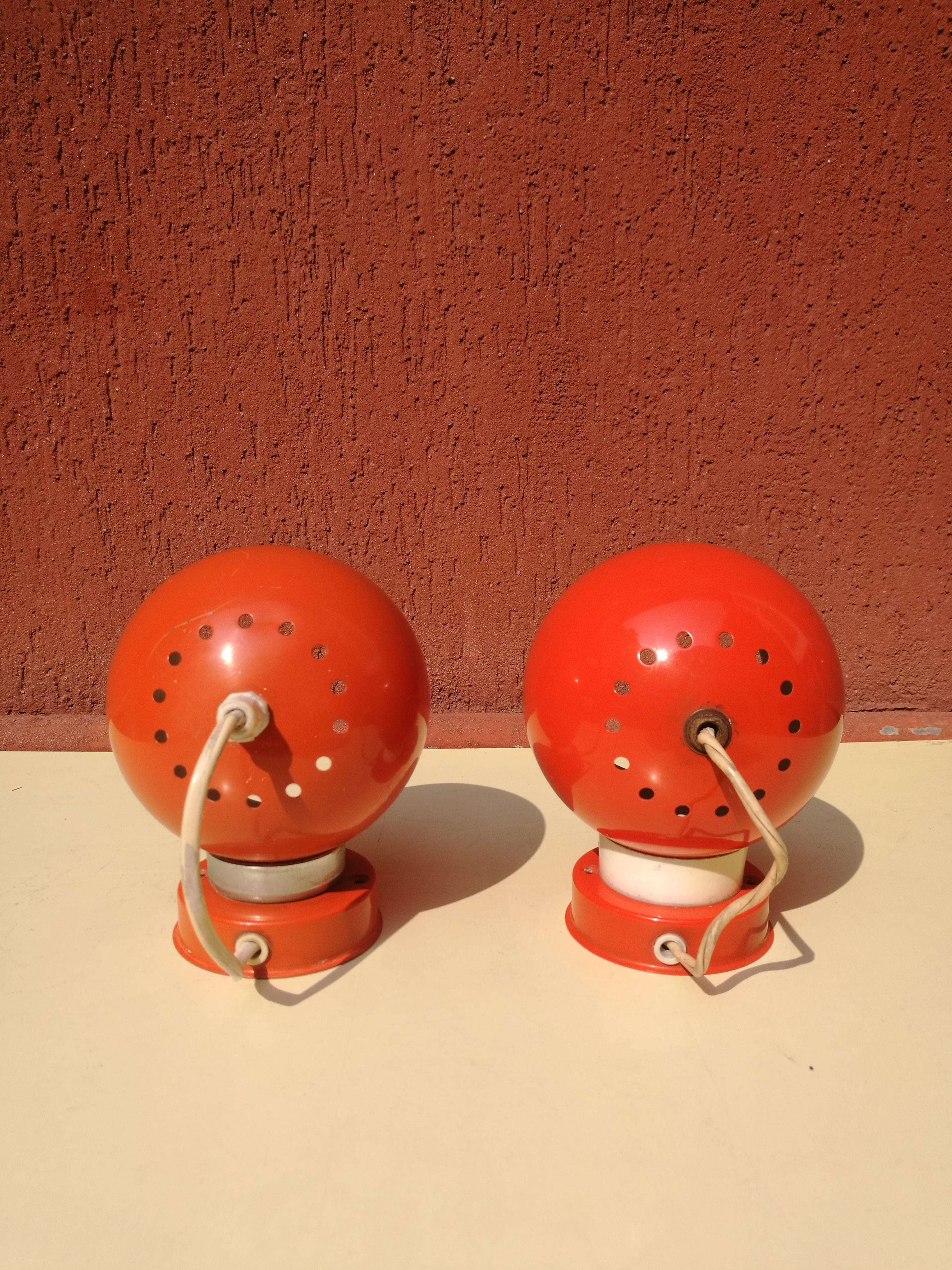Mid-20th Century Beautiful Pair of Circel Wall Lamp in Metal Orange White by Reggiani, Italy 1970