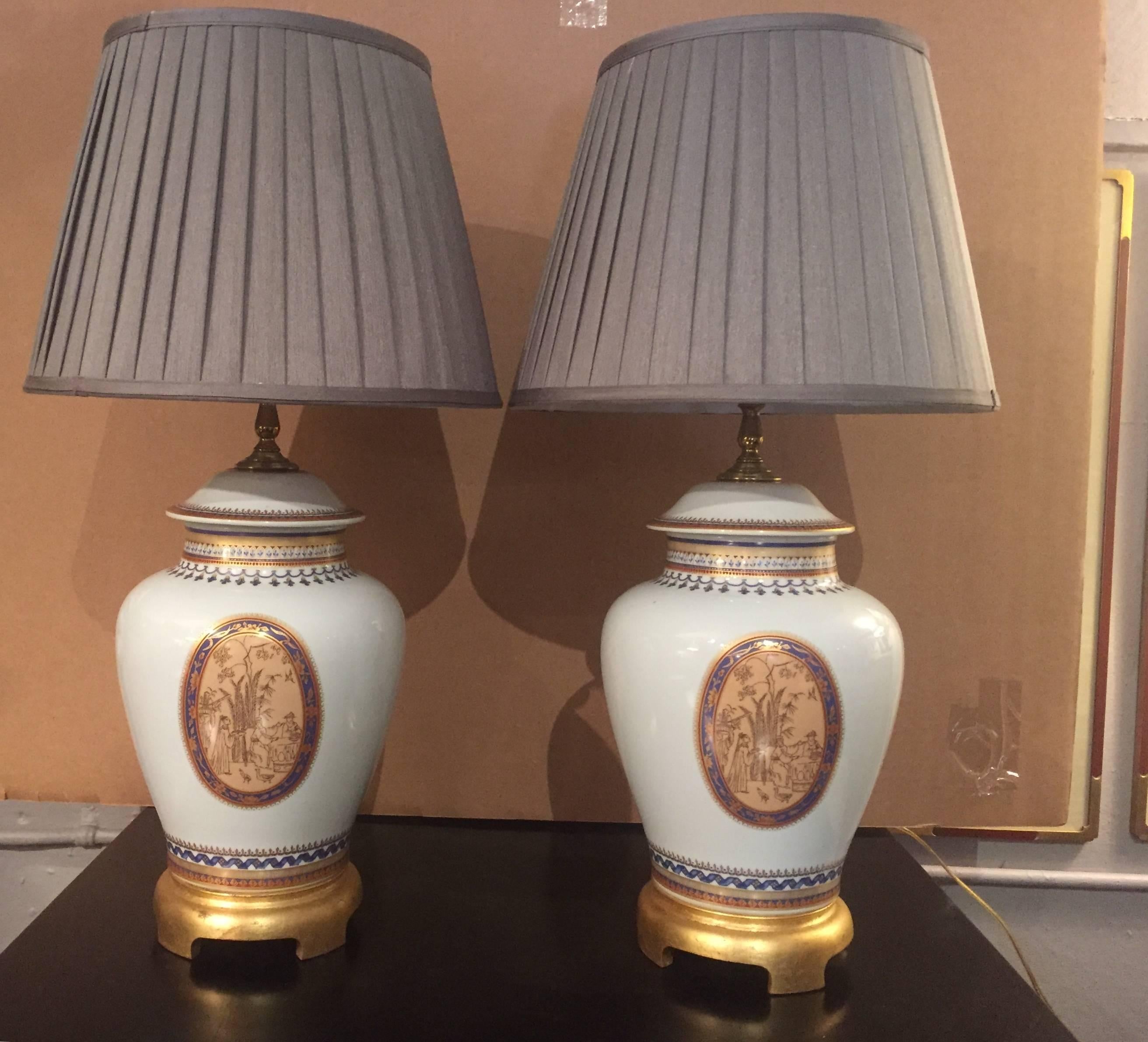 Italian Beautiful Pair of Classic Mottahedeh Porcelain Lamps