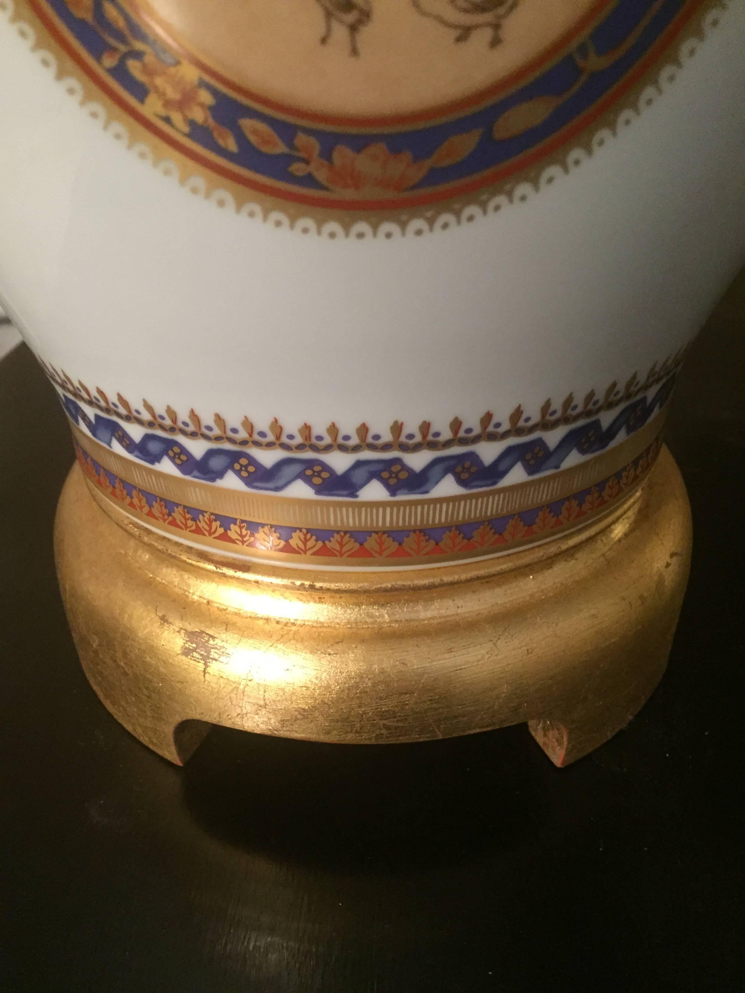 Beautiful Pair of Classic Mottahedeh Porcelain Lamps 1