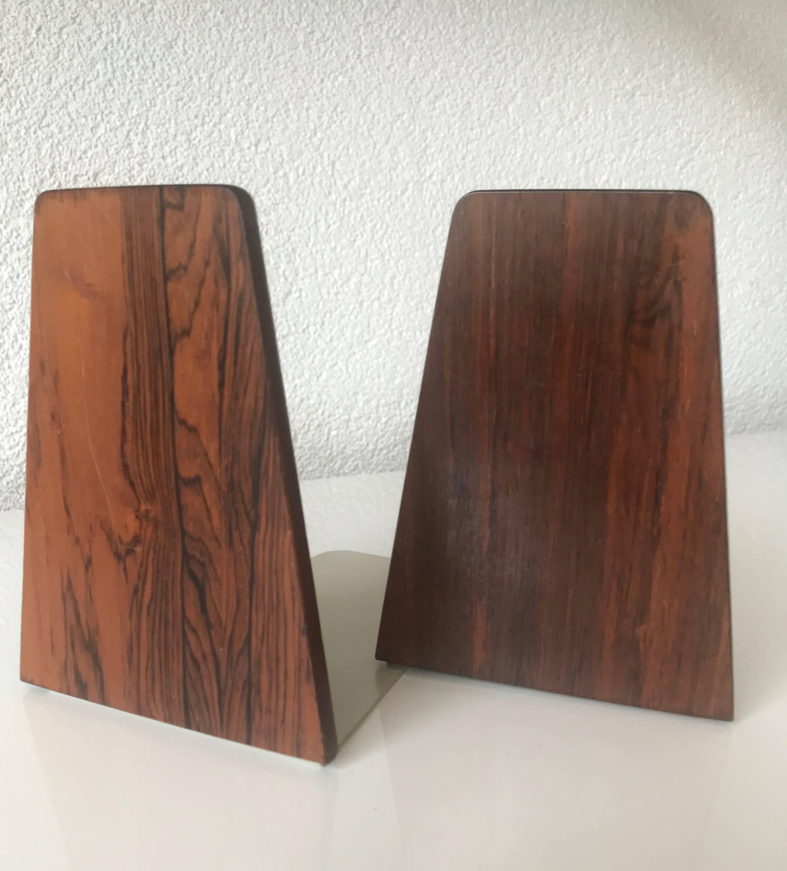 Beautiful Pair of Danish Design Mid-Century Modern Two-tone Wood, Metal Bookends In Excellent Condition In Lisse, NL