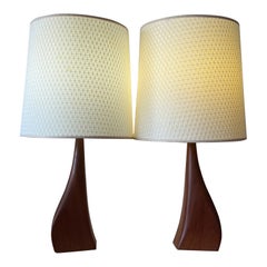 Magnifique paire de lampes modernes danoises en teck biomorphe de Johannes Aasbjerg