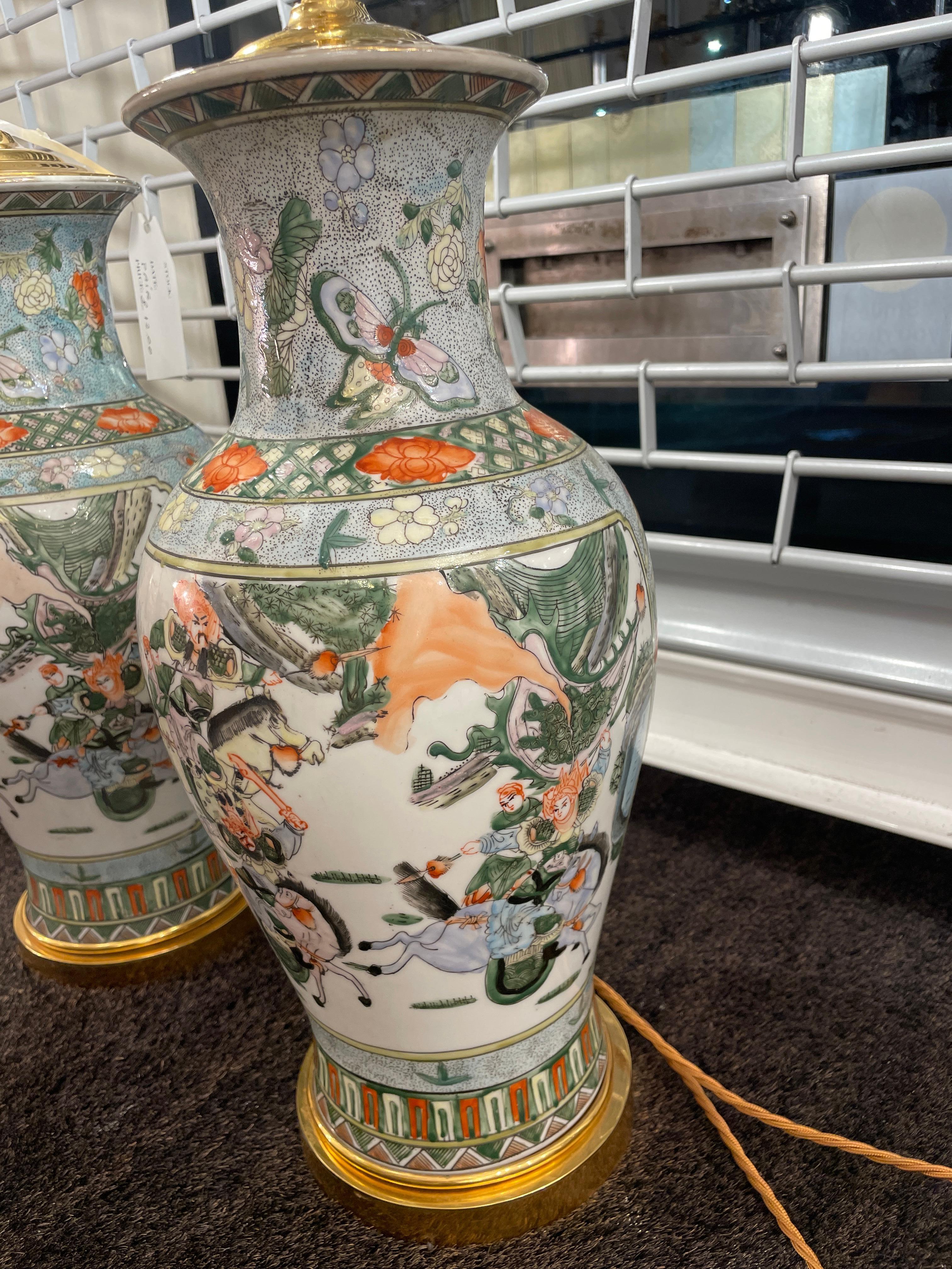 Beautiful Pair of Decorated Ceramic Vases in the Chinese Style For Sale 1