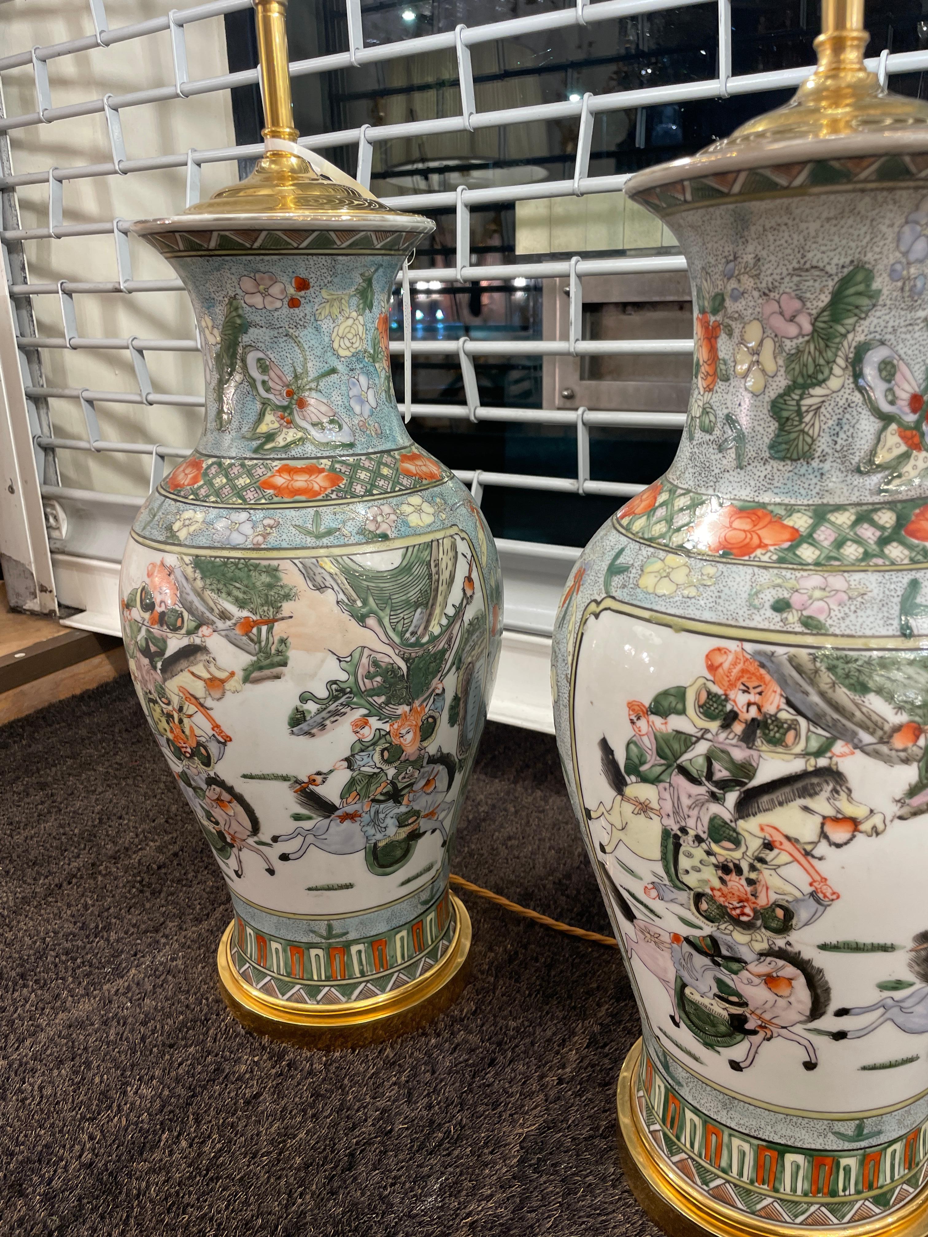 Beautiful Pair of Decorated Ceramic Vases in the Chinese Style For Sale 4