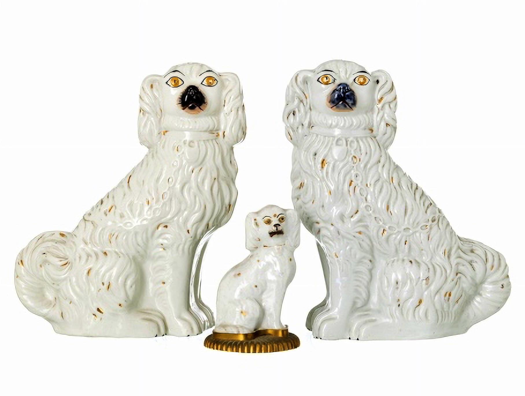 BEAUTIFUL PAIR OF DOGS and an English DOG,  19th century In Good Condition For Sale In Madrid, ES