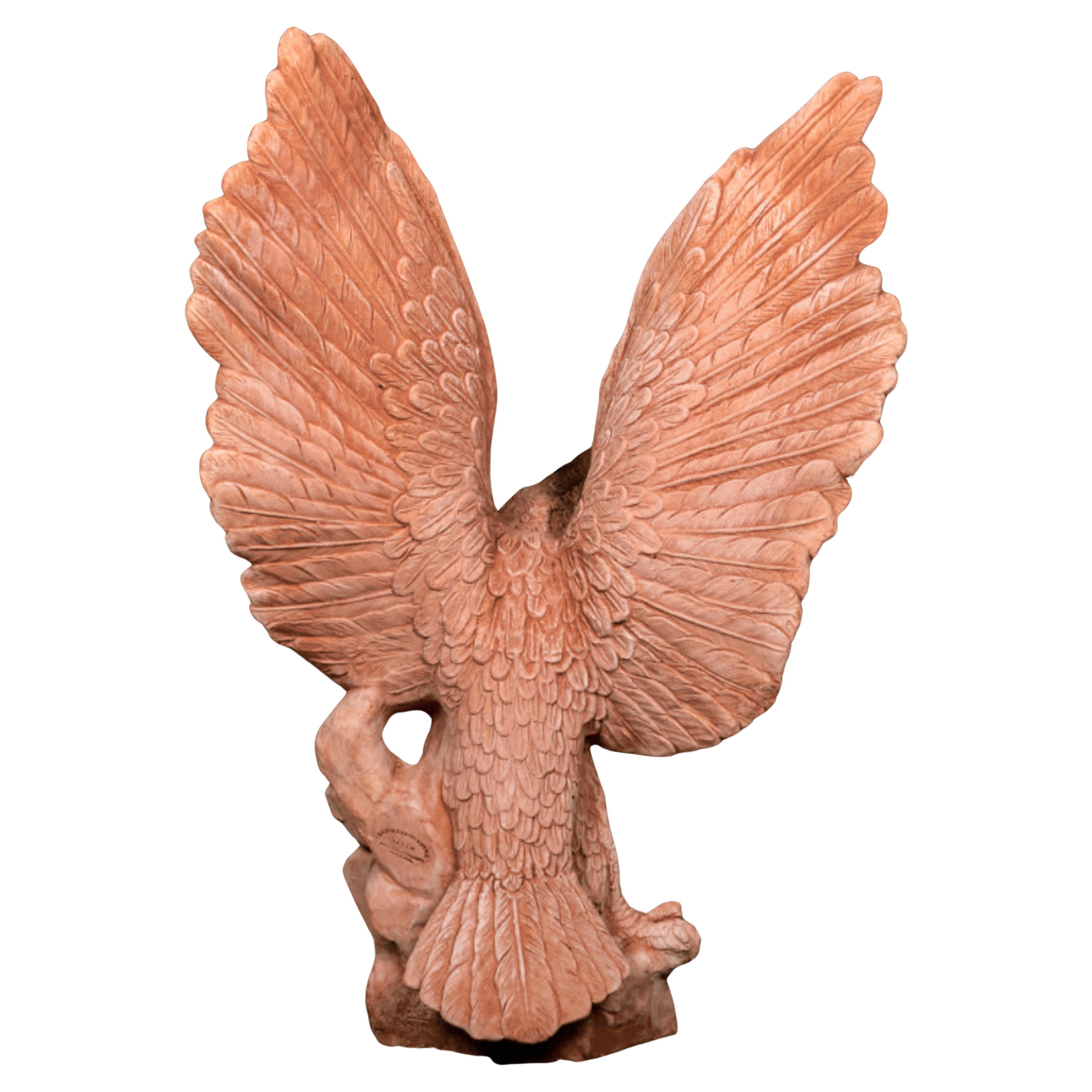 Italiano Bellissima coppia di aquile di grandi dimensioni in terracotta Impruneta del XX secolo in vendita
