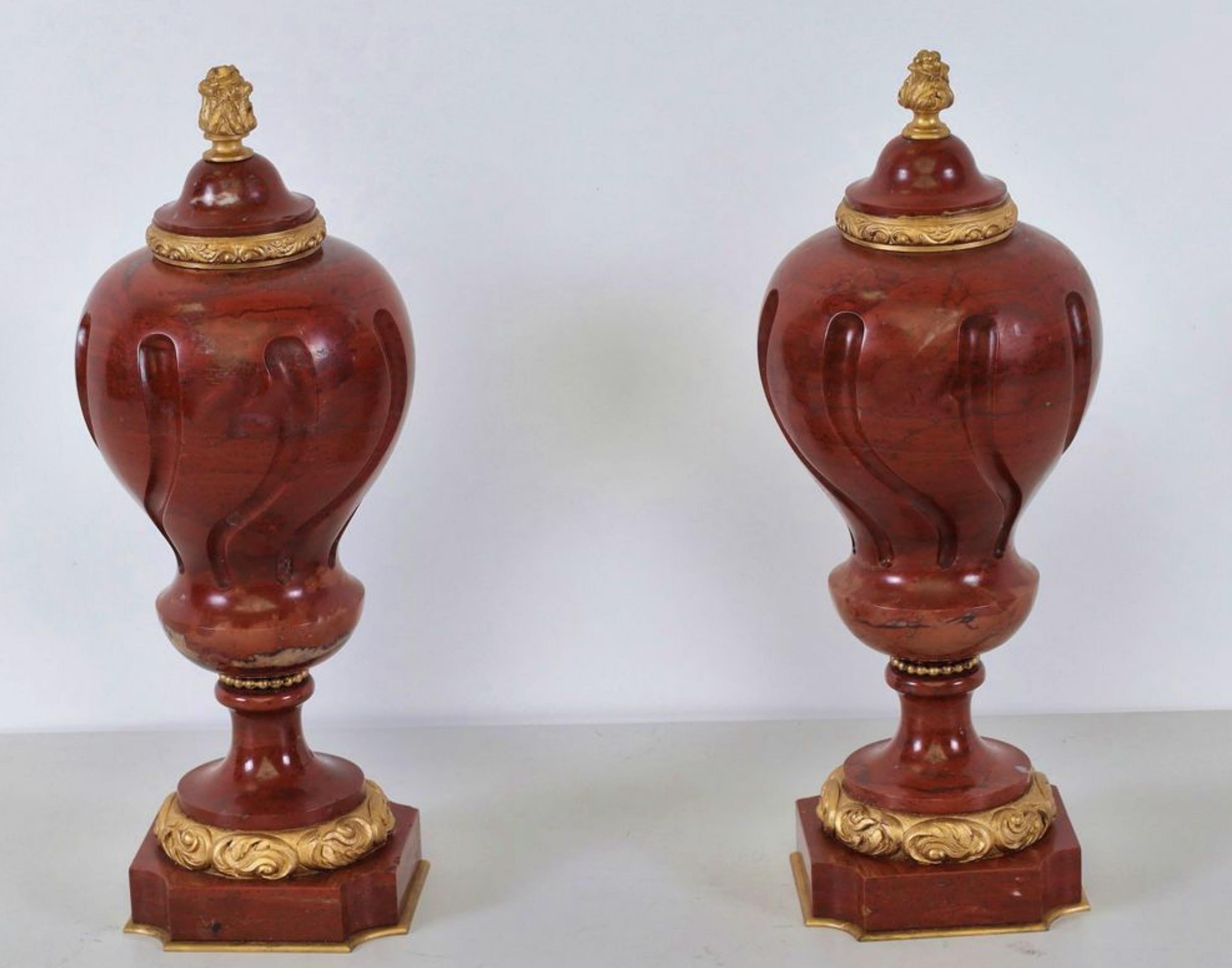 Napoleone III Bellissima coppia di cassette in marmo rosso francese dei primi del Novecento in vendita