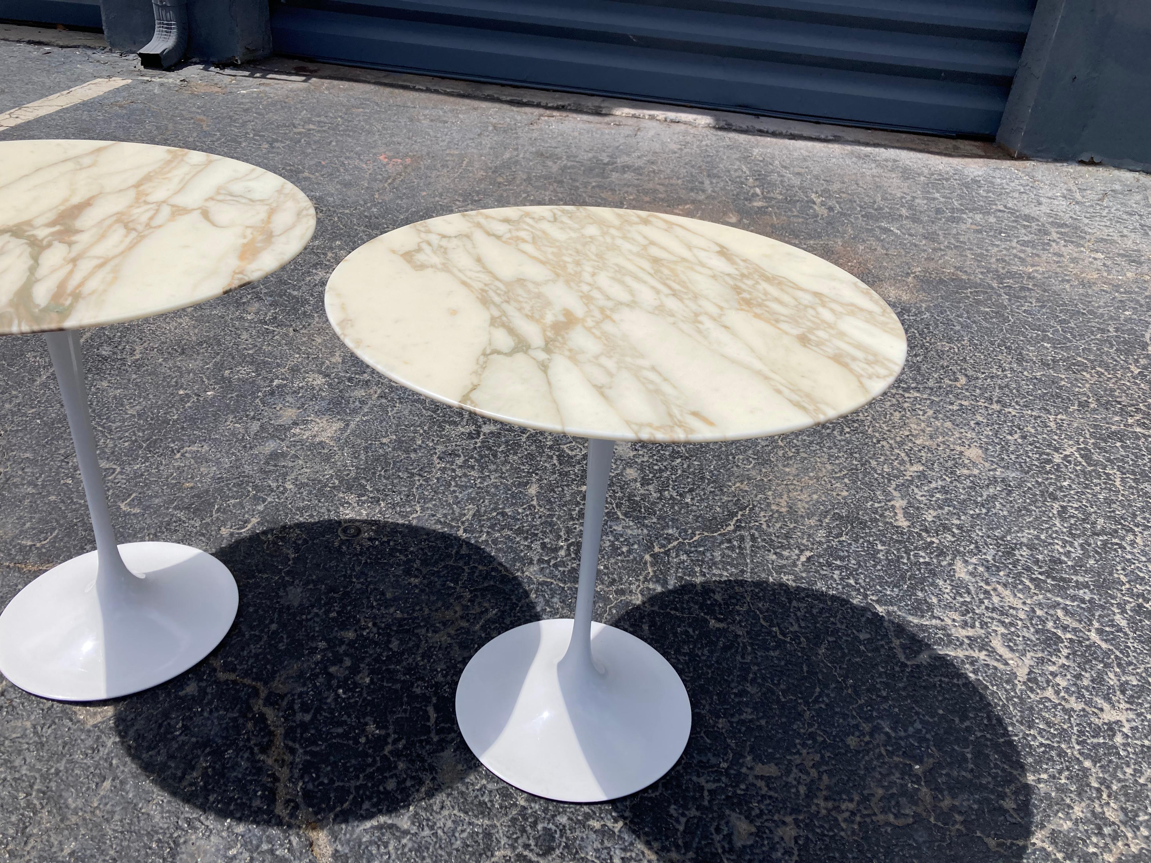 Italian Beautiful Pair of Eero Saarinen Marble Side Tables for Knoll
