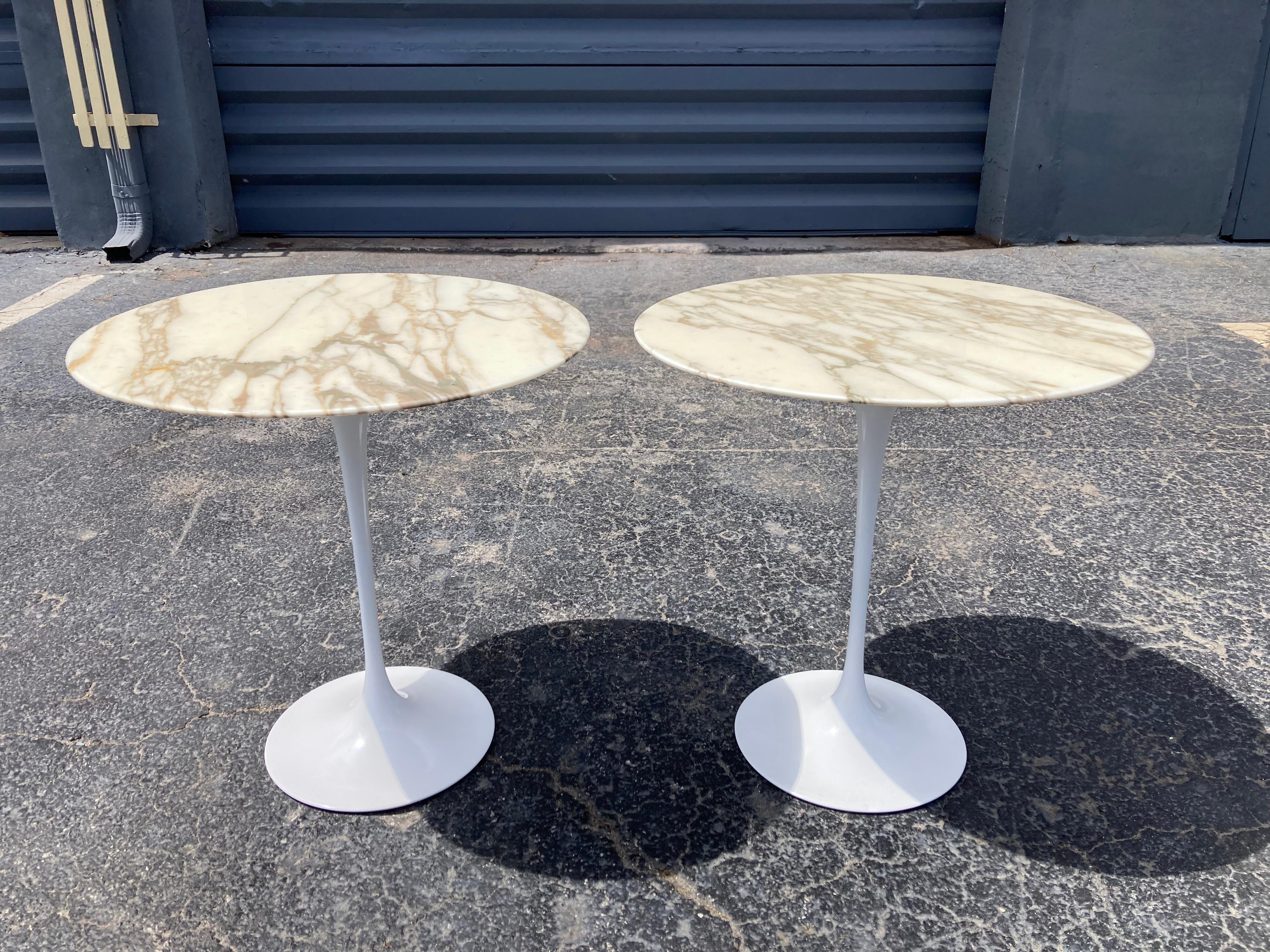 Beautiful Pair of Eero Saarinen Marble Side Tables for Knoll In Good Condition In Miami, FL