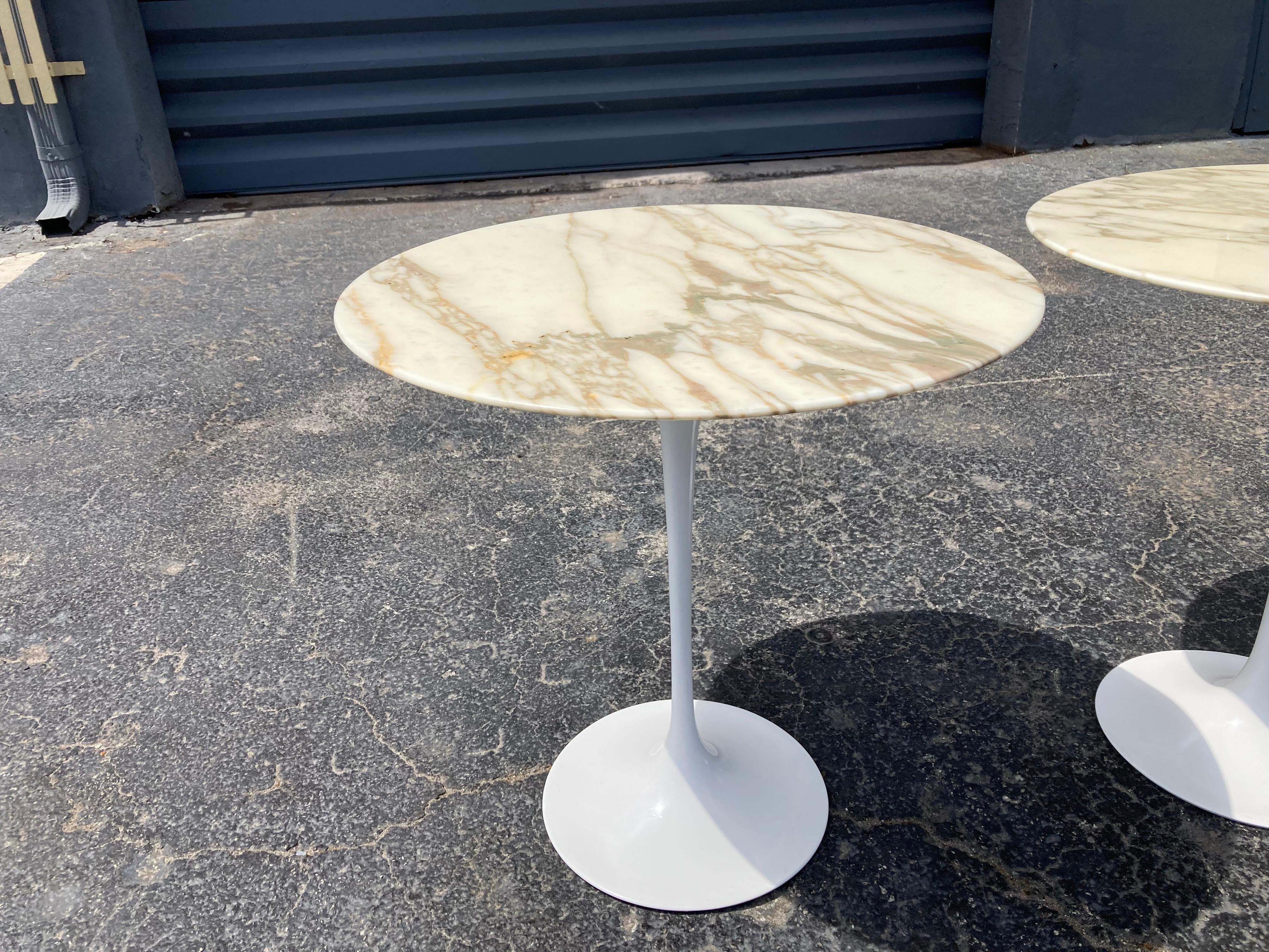 Beautiful Pair of Eero Saarinen Marble Side Tables for Knoll 1