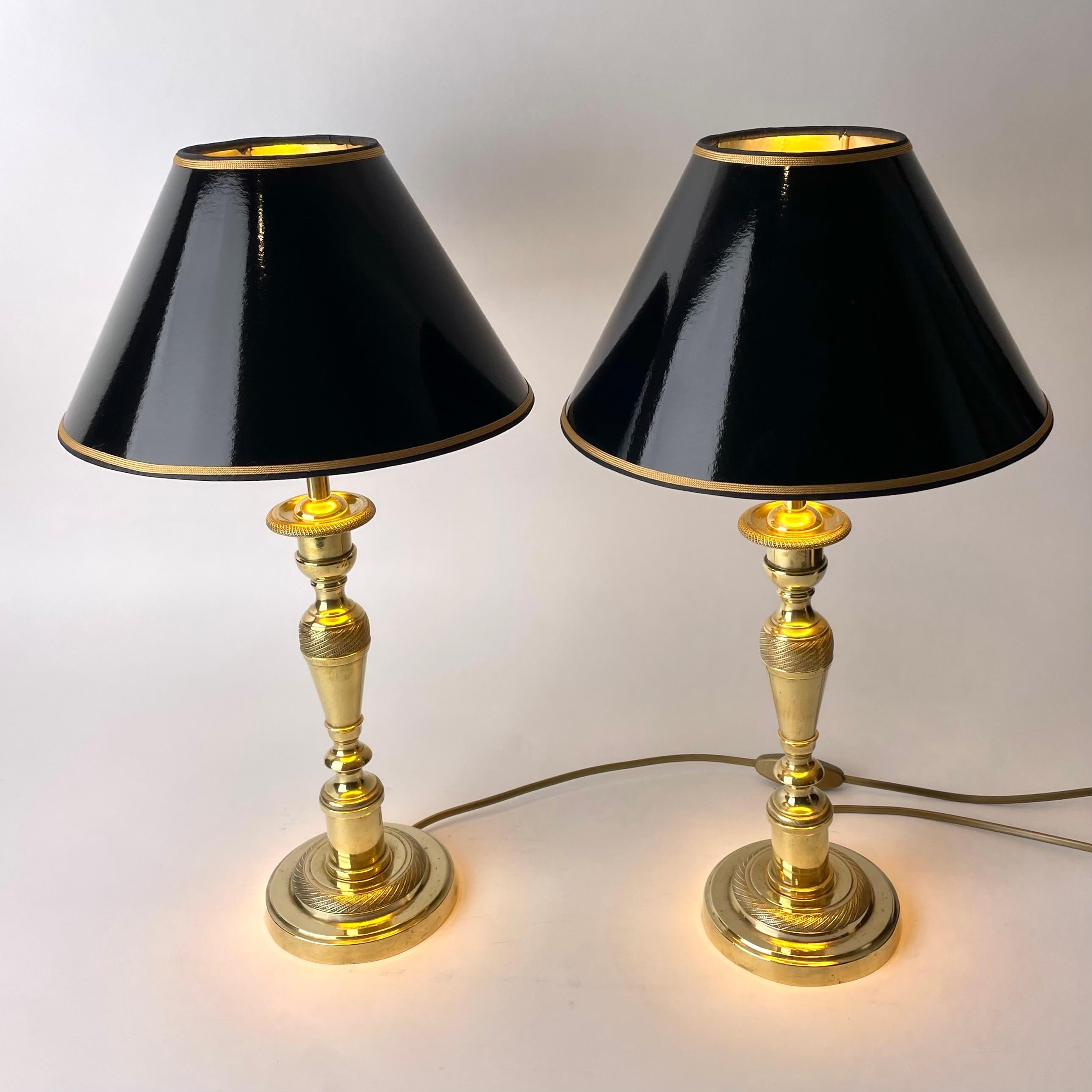 Schönes Paar Empire-Tischlampen, ursprünglich Kerzenständer aus den 1820er Jahren (Französisch) im Angebot