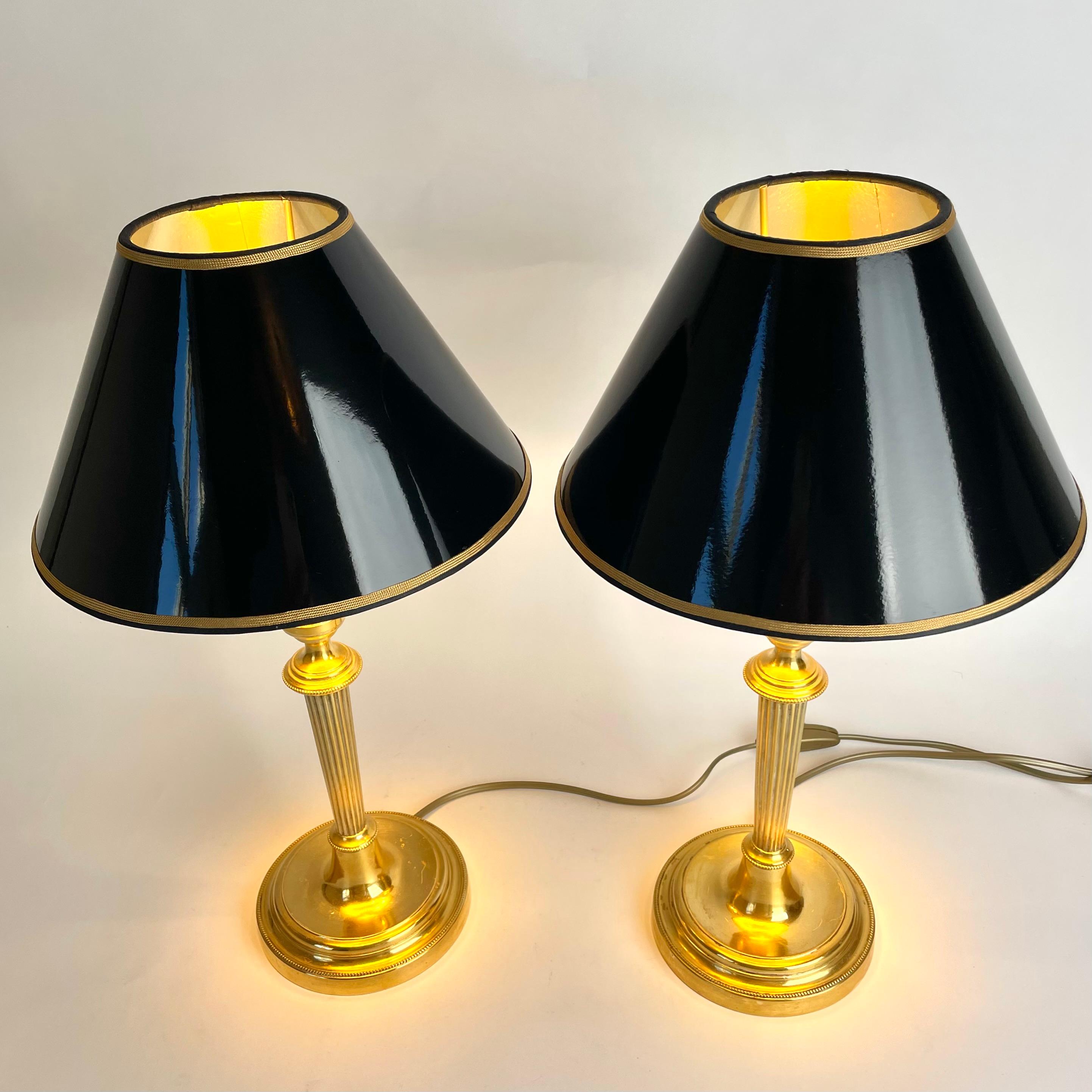 Doré Magnifique paire de lampes de table Empire, chandeliers d'origine des années 1820 en vente