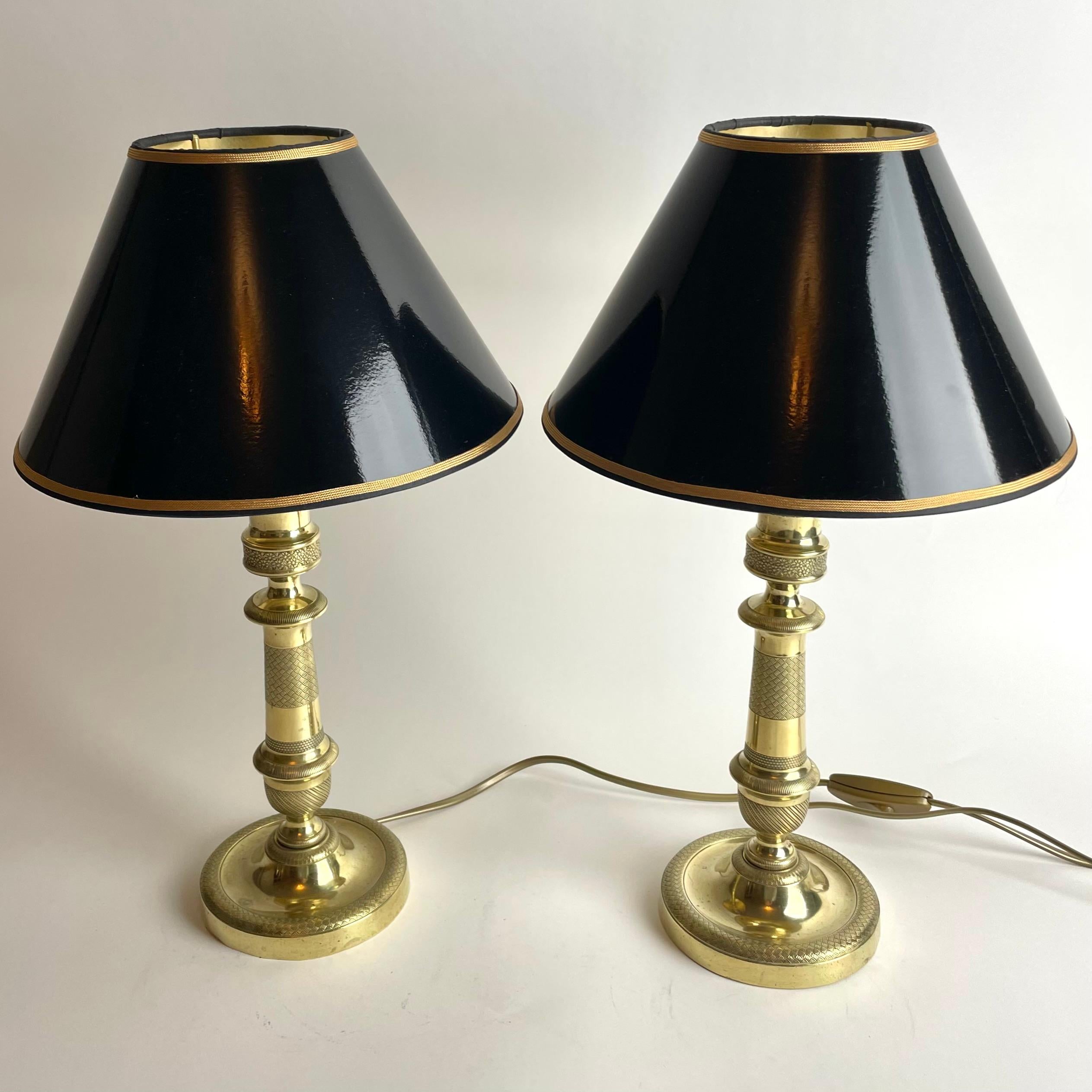 Hermoso par de Lámparas de Mesa Imperio, originalmente candelabros de la década de 1820 en Bueno estado para la venta en Knivsta, SE