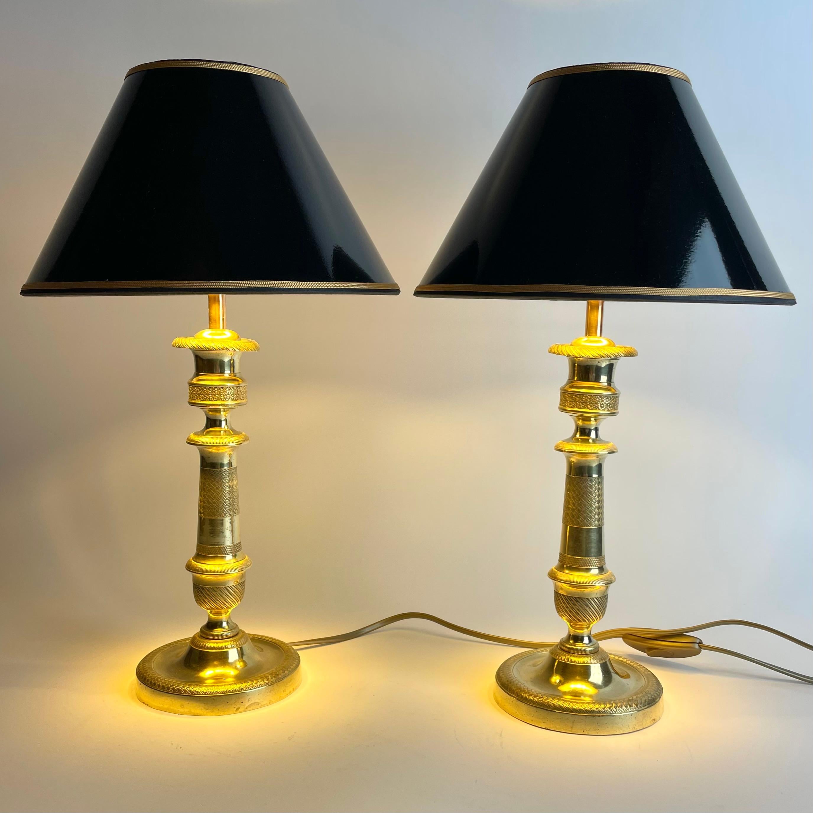Hermoso par de Lámparas de Mesa Imperio, originalmente candelabros de la década de 1820 Bronce en venta