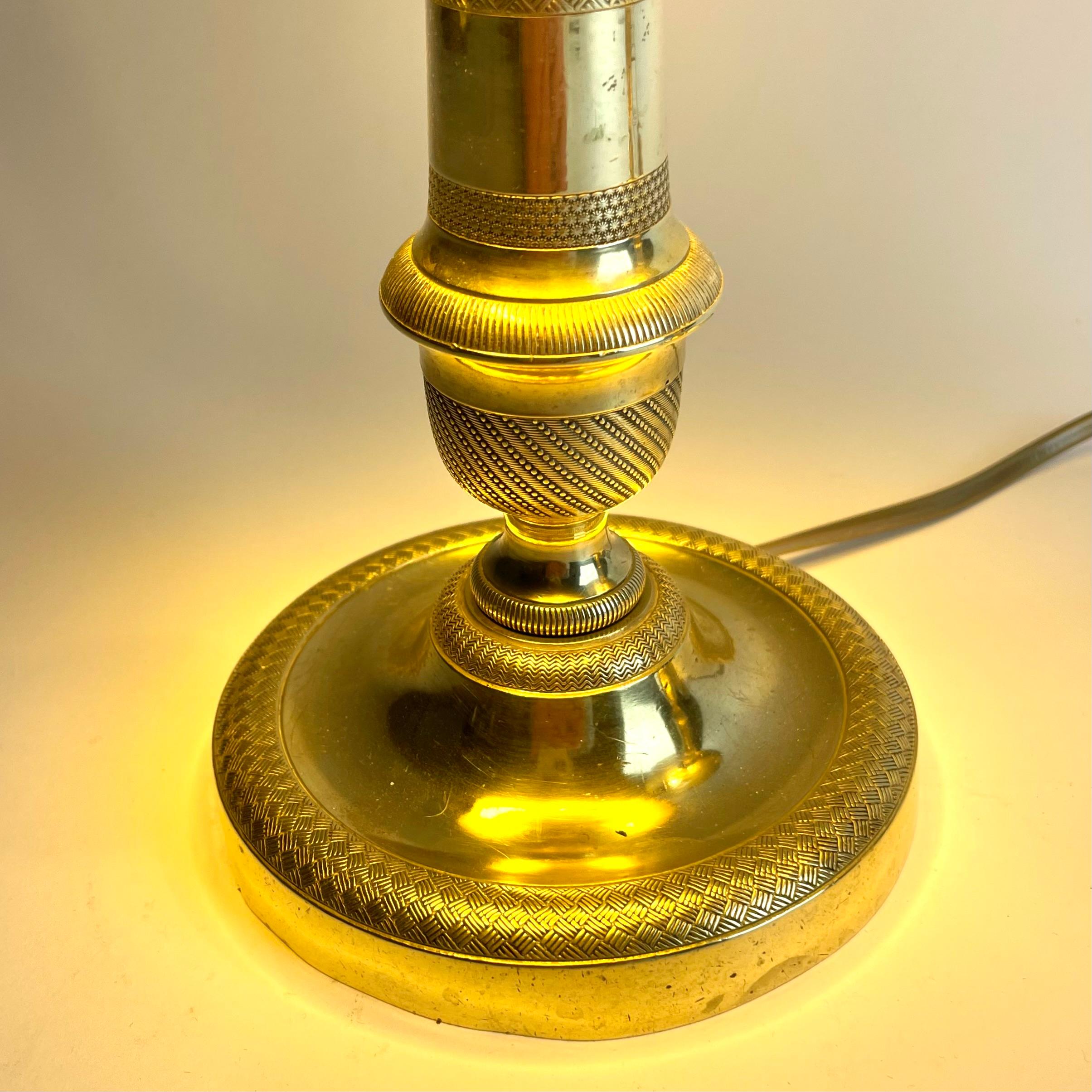 Hermoso par de Lámparas de Mesa Imperio, originalmente candelabros de la década de 1820 en venta 2