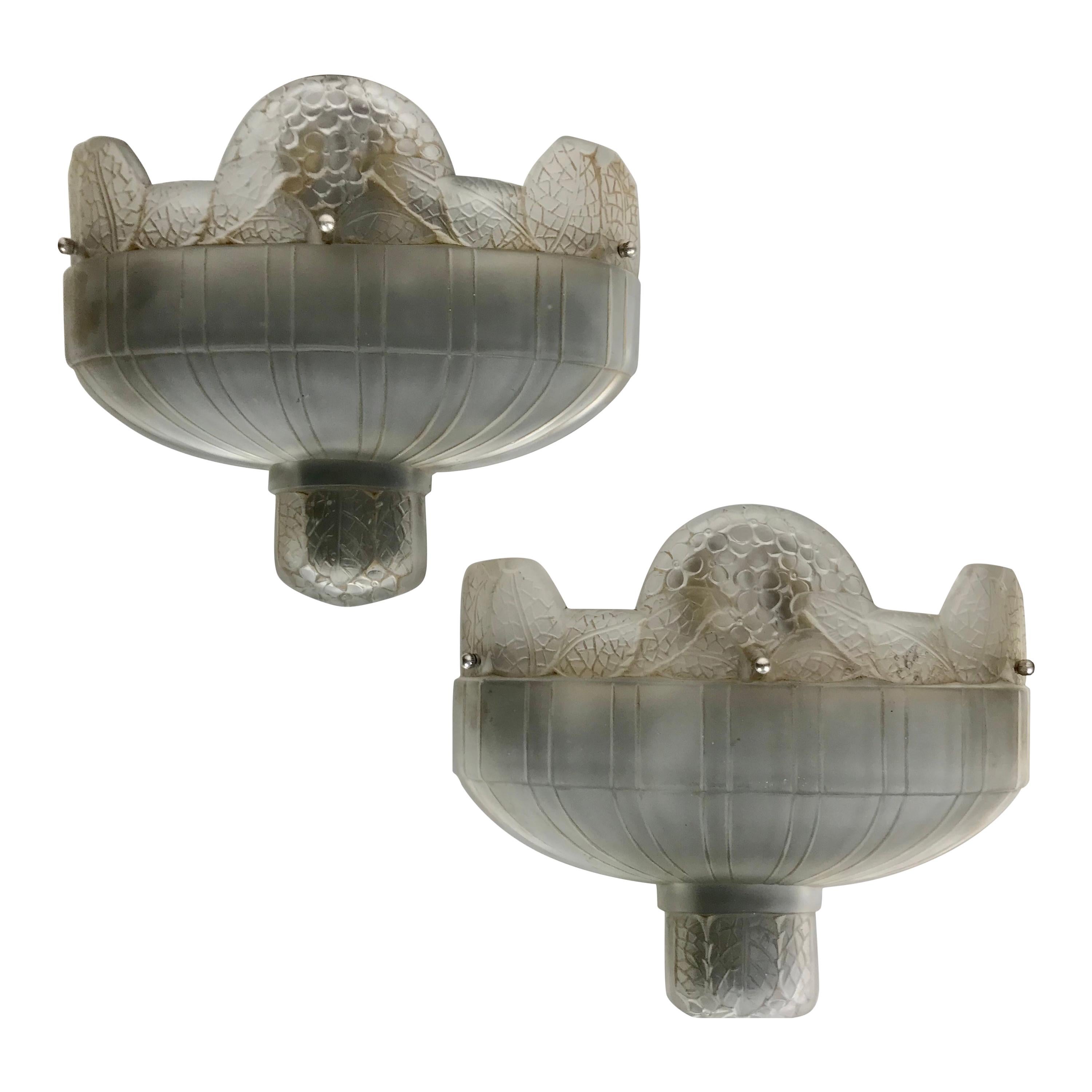 Beautiful Pair of French Art Deco Glass Wall Sconces, after Lalique For Sale