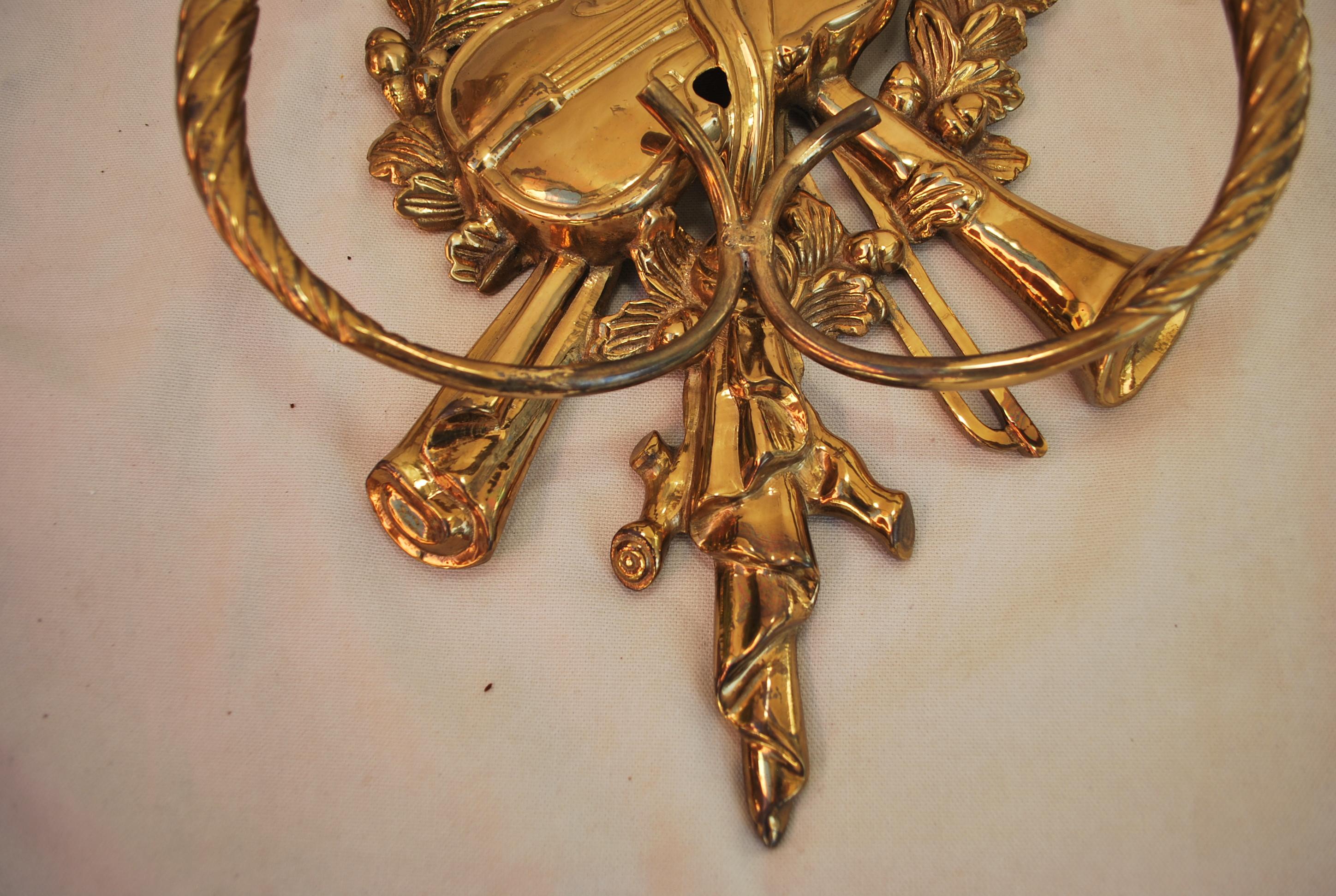 Beautiful Pair of French brass sconces In Good Condition For Sale In Los Angeles, CA
