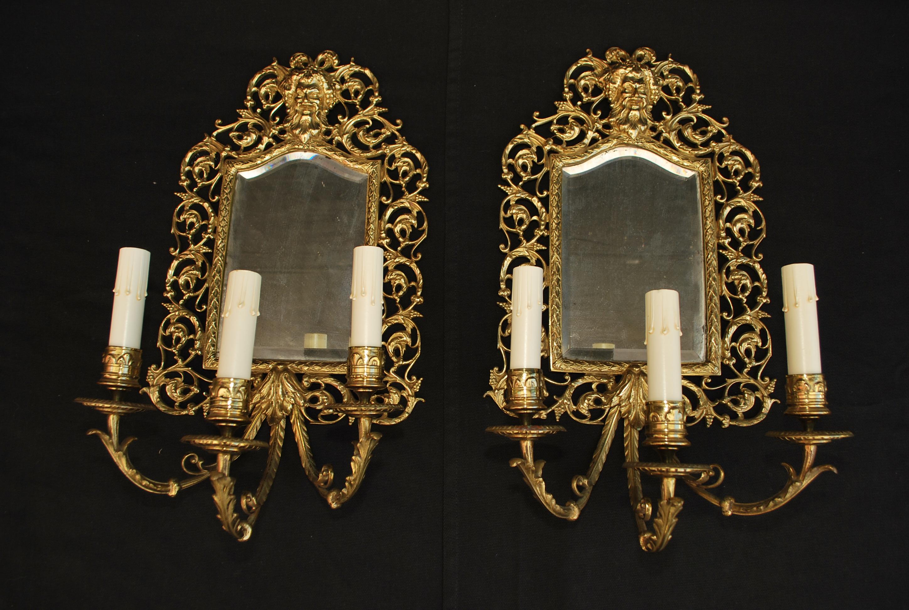 Beautiful  Pair of French late 19 TH Century bonze sconces For Sale 5