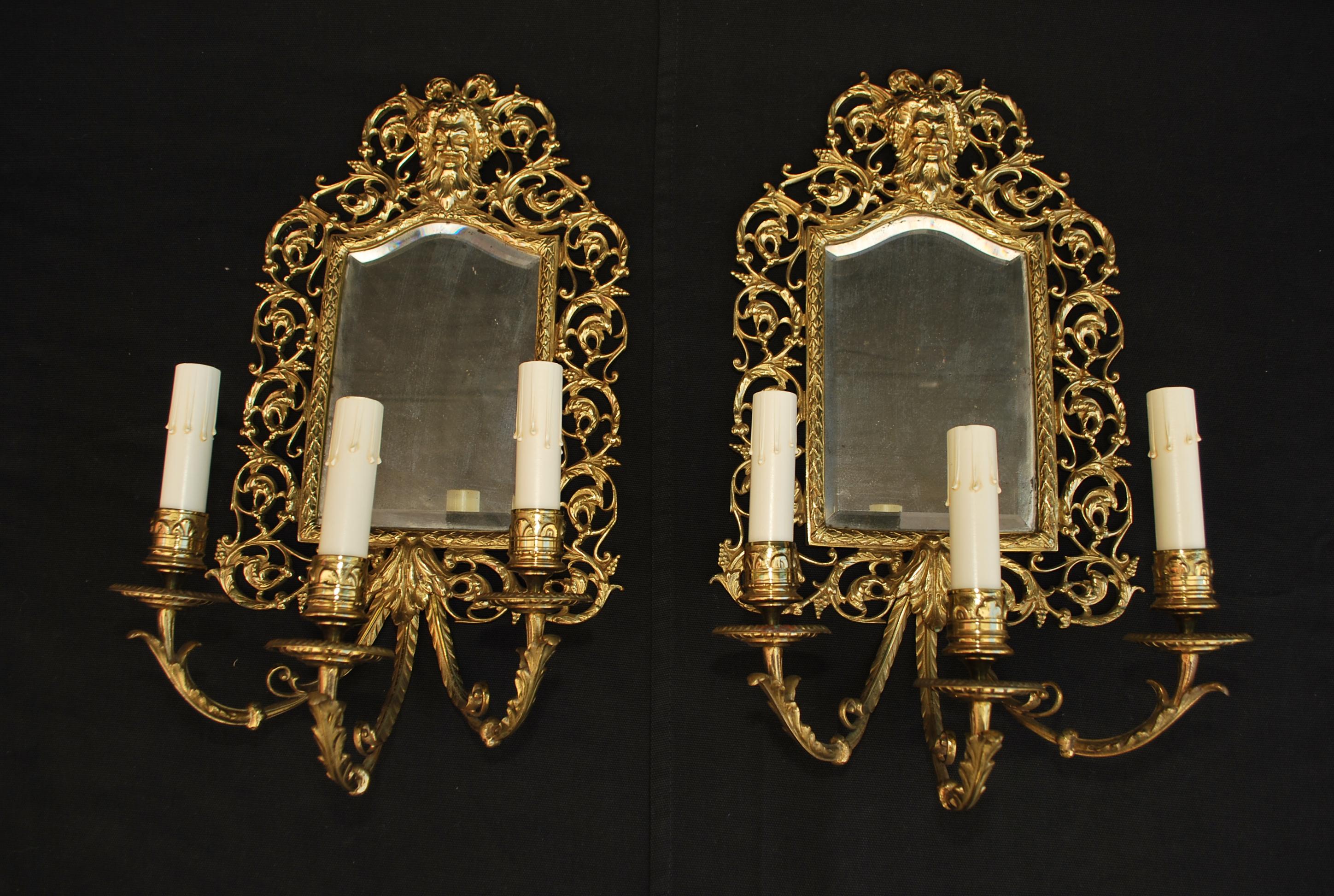Magnifique  Paire d'appliques en bonze françaises de la fin du XIXe siècle en vente 4