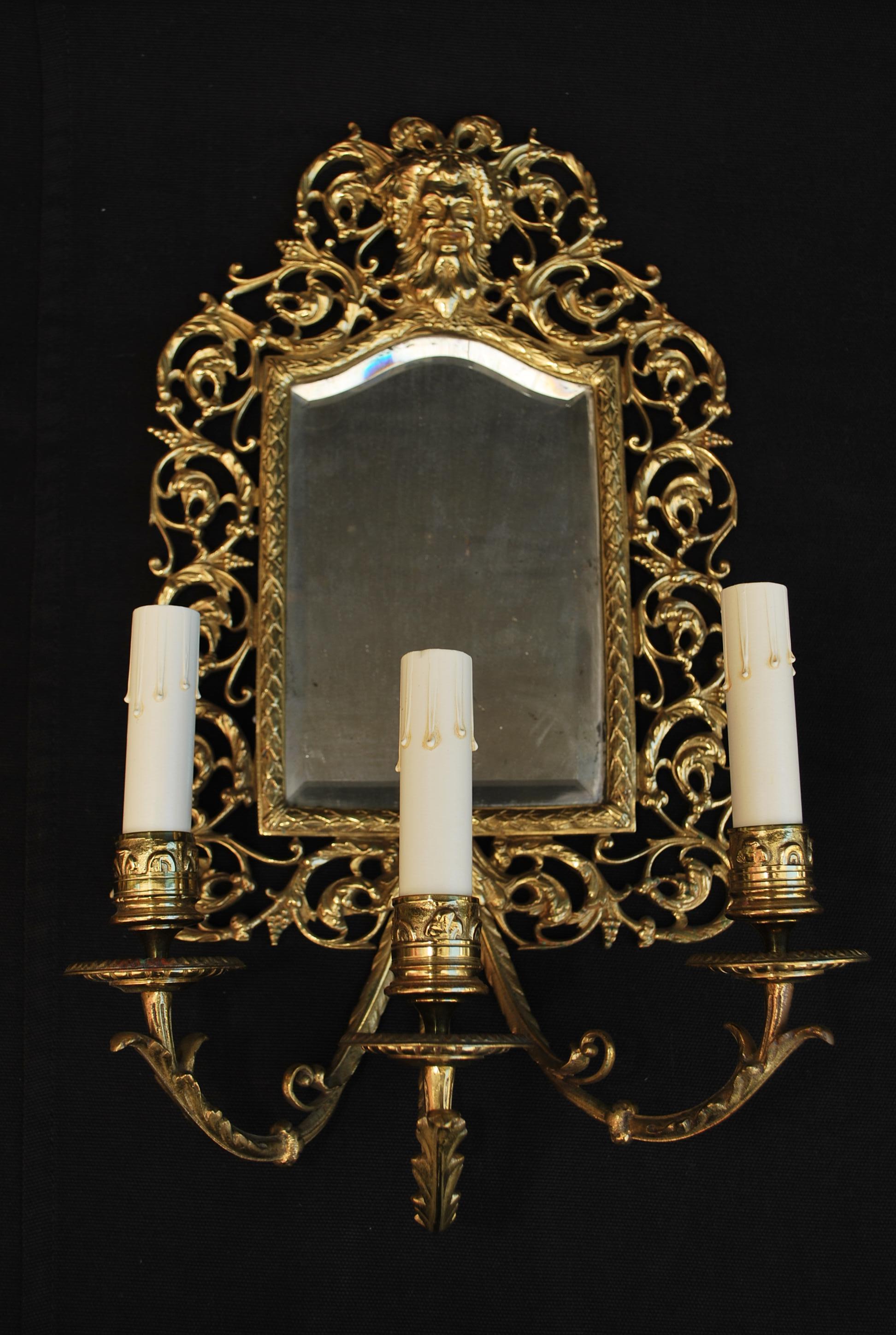Beautiful  Pair of French late 19 TH Century bonze sconces For Sale 2