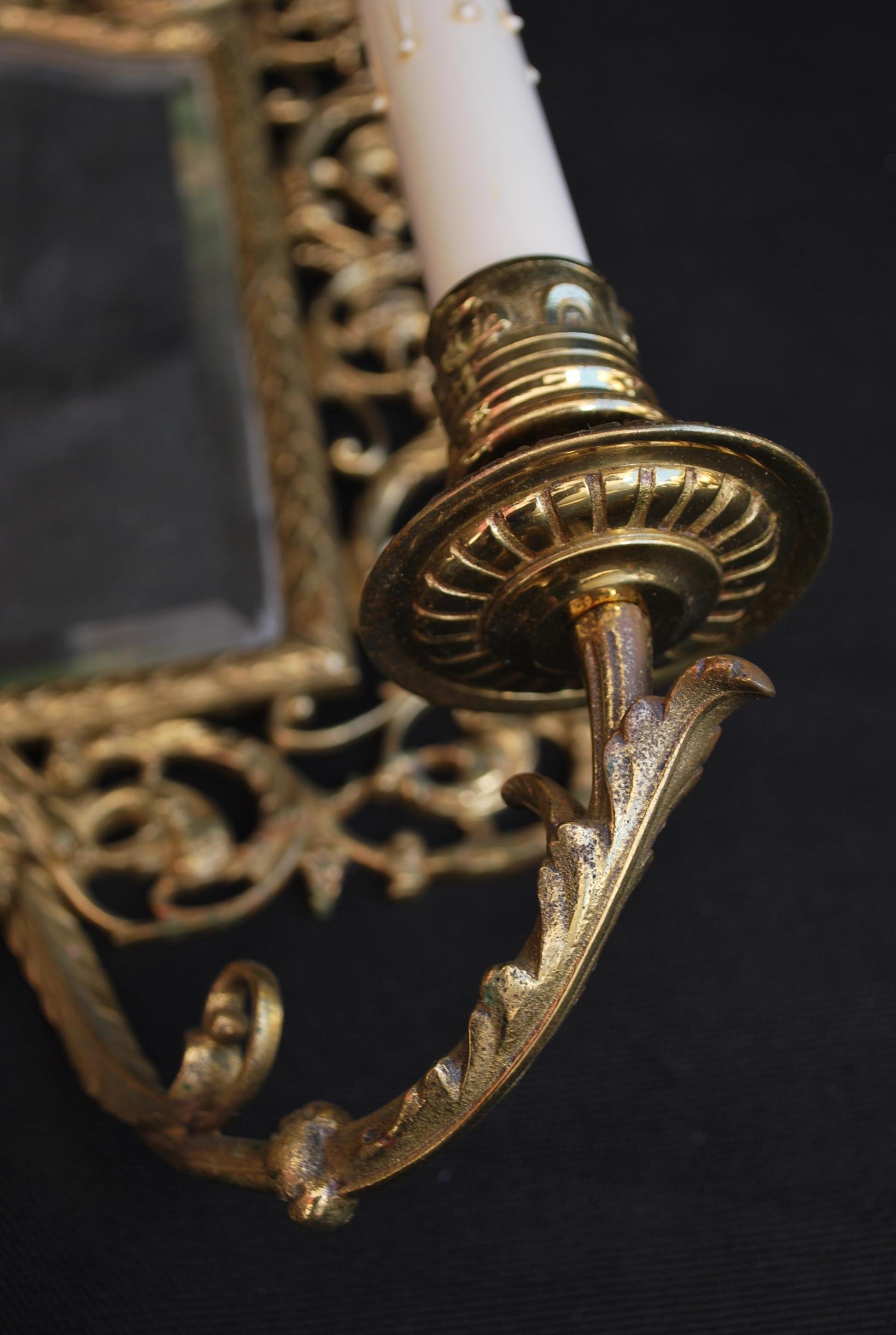 Beautiful  Pair of French late 19 TH Century bonze sconces For Sale 3