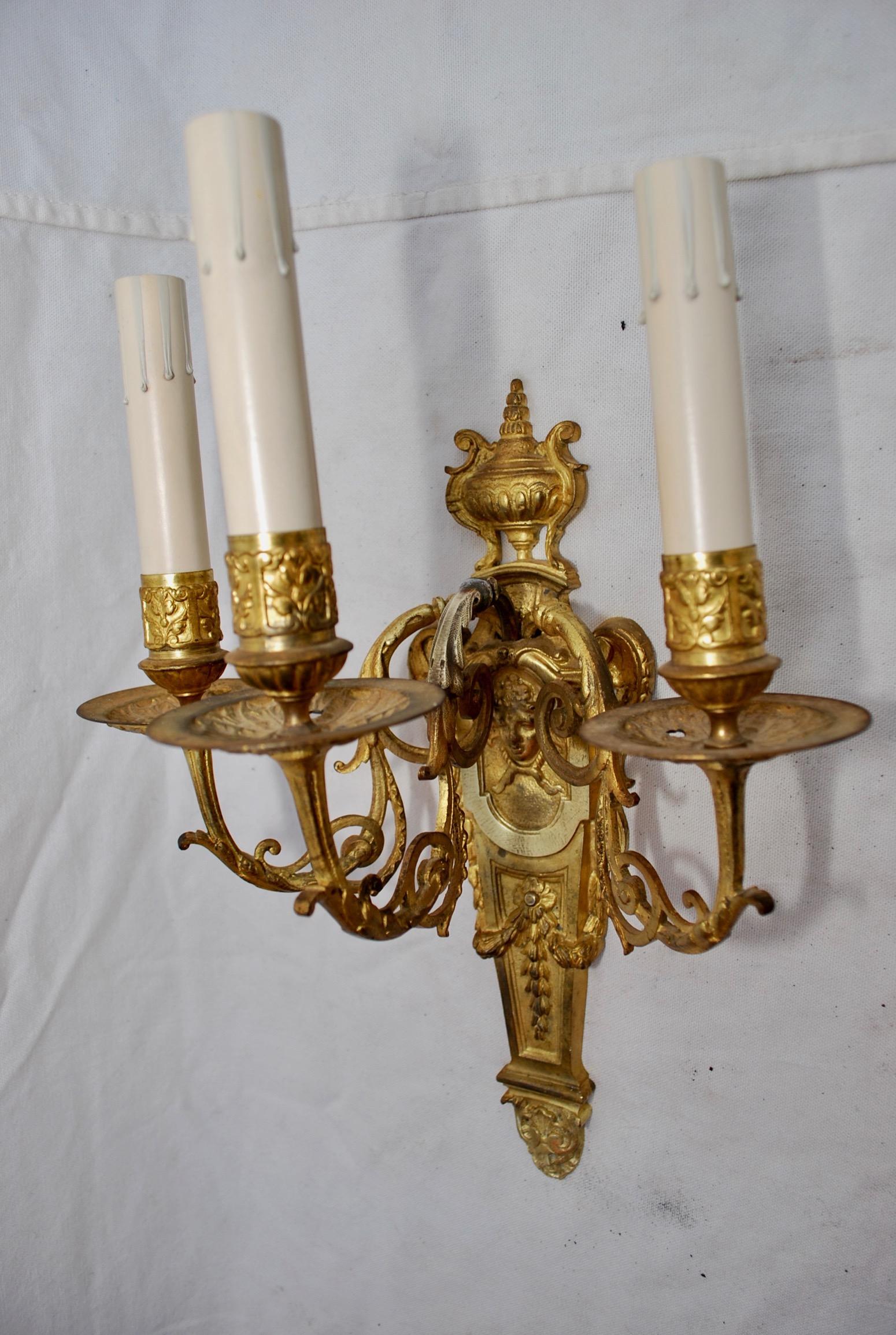 Beautiful Pair of French Late 19th Century Bronze Sconces For Sale 2
