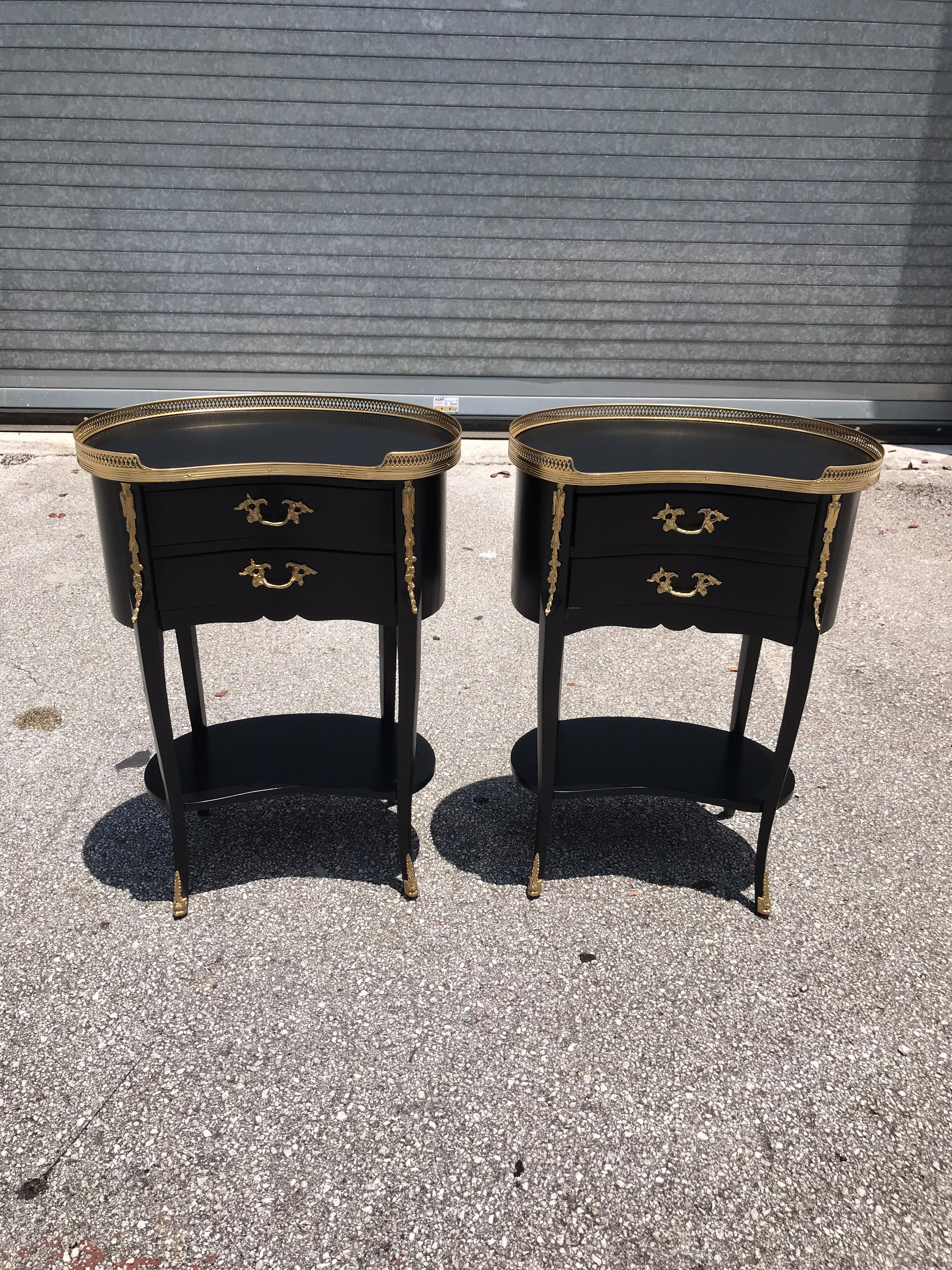  Pair of French Louis XV Side Tables or Accent Table, 1920s In Good Condition For Sale In Hialeah, FL