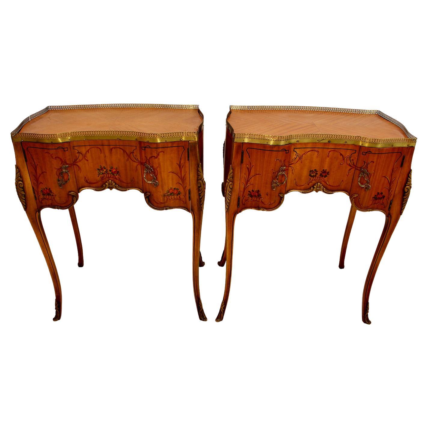 Beautiful Pair of French Nightstand/End Tables with Inlaid For Sale