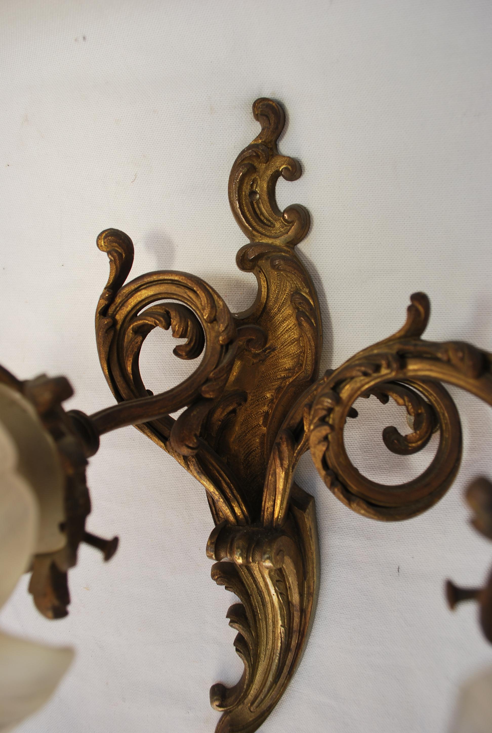 Beautiful pair of French turn of the century bronze sconces Louis XV style In Good Condition For Sale In Los Angeles, CA