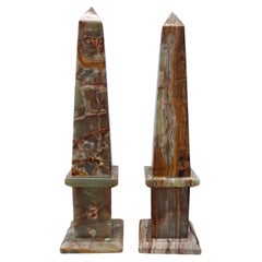 Schönes Paar Obelisken aus poliertem Onyx im Grand-Tour-Stil