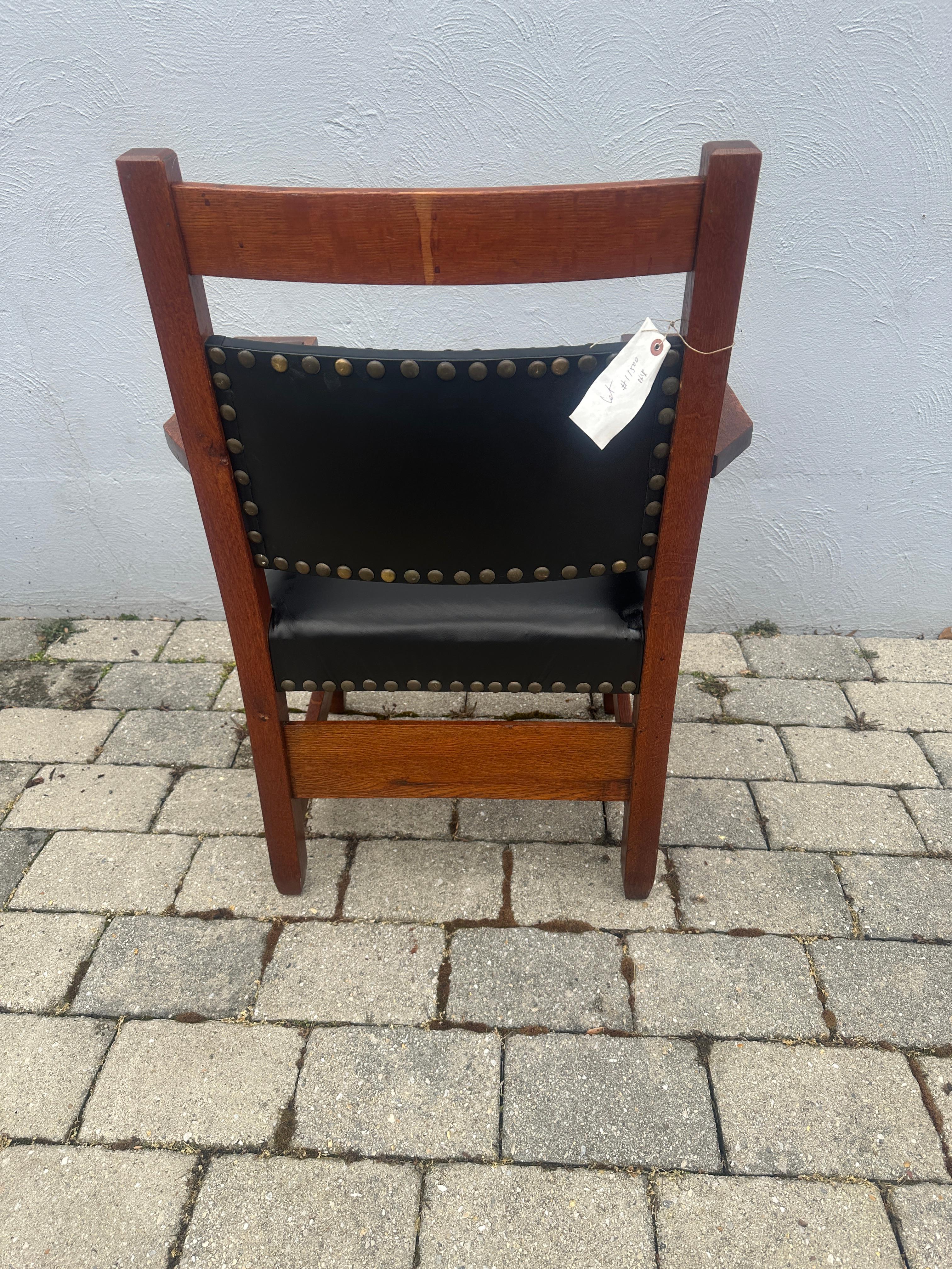 Americano Bellissima COPPIA di  Poltrone da salotto Gustav Stickley del 1901 - W7450 in vendita