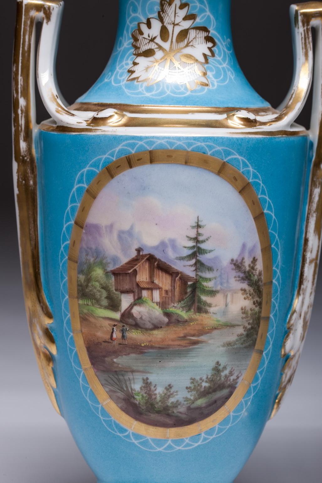 Beautiful Pair of Hand Painted Old Paris Porcelain Vases In Good Condition For Sale In Vilnius, LT