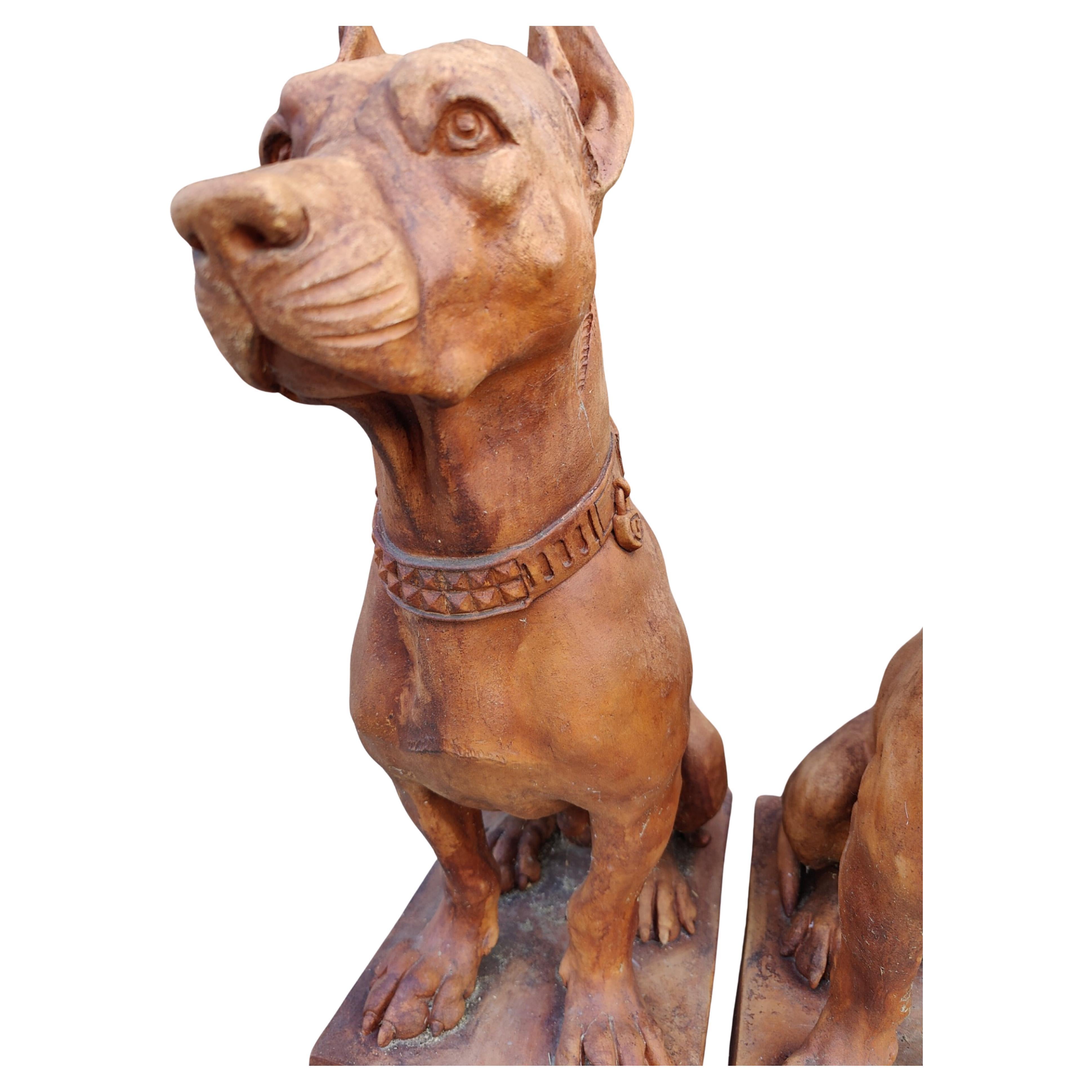 Italiano Bellissima coppia di  Cani in terracotta dell'Impruneta - H 70 cm inizio XX secolo in vendita