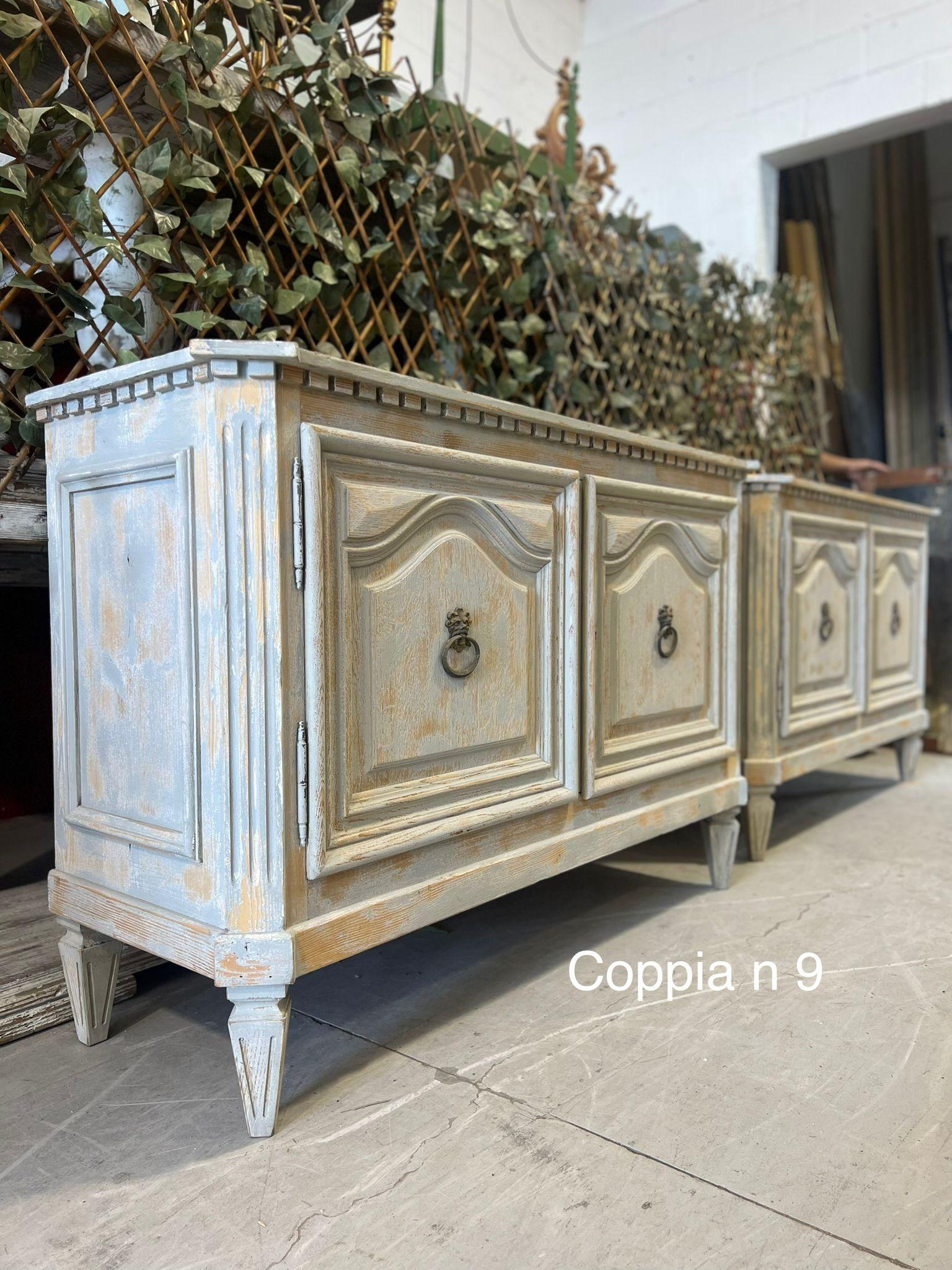 Beautiful Pair of Italian Chests of Drawers early 20th Century Pine wood For Sale 4