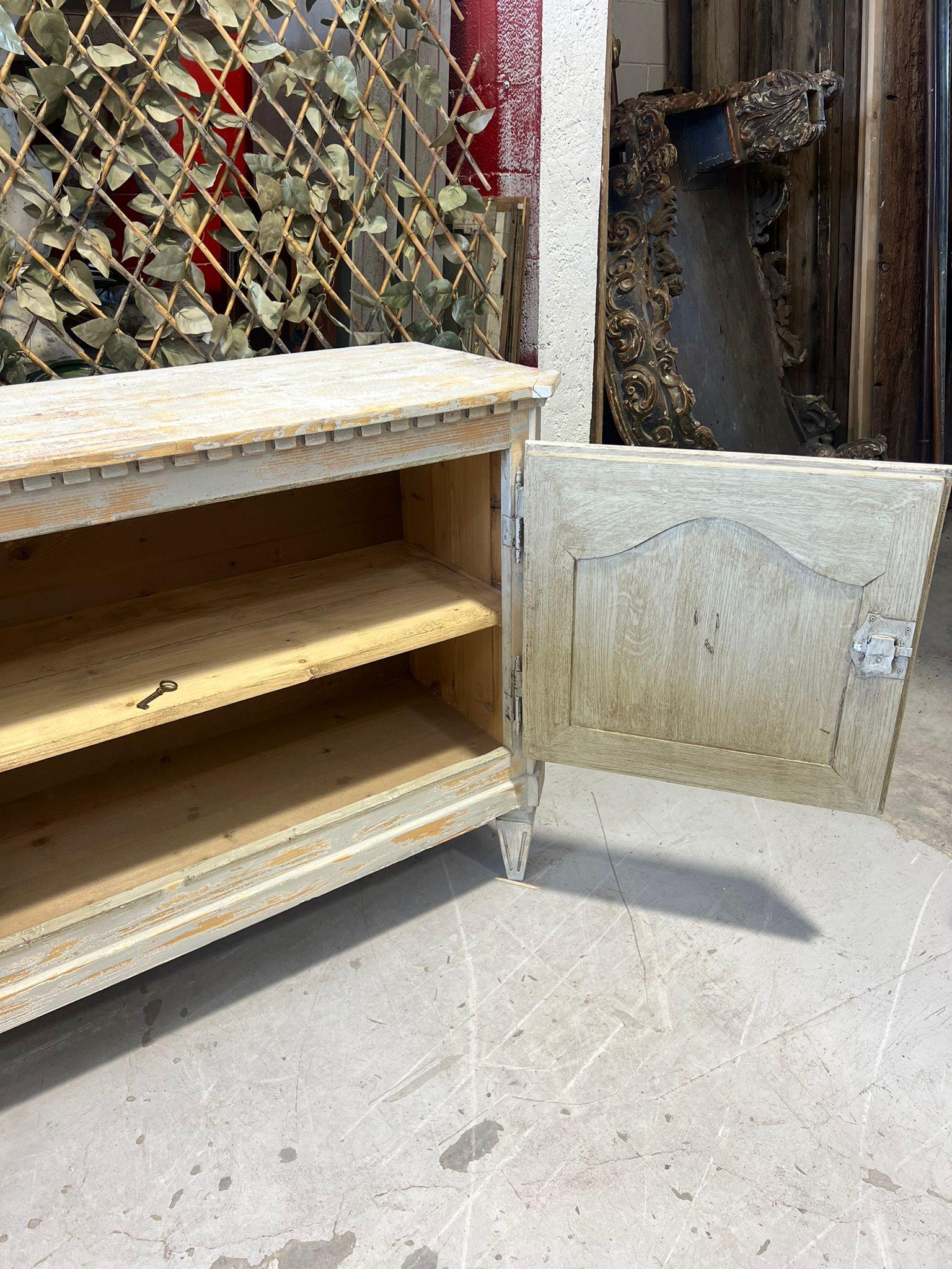 Beautiful Pair of Italian Chests of Drawers early 20th Century Pine wood In Good Condition For Sale In Madrid, ES