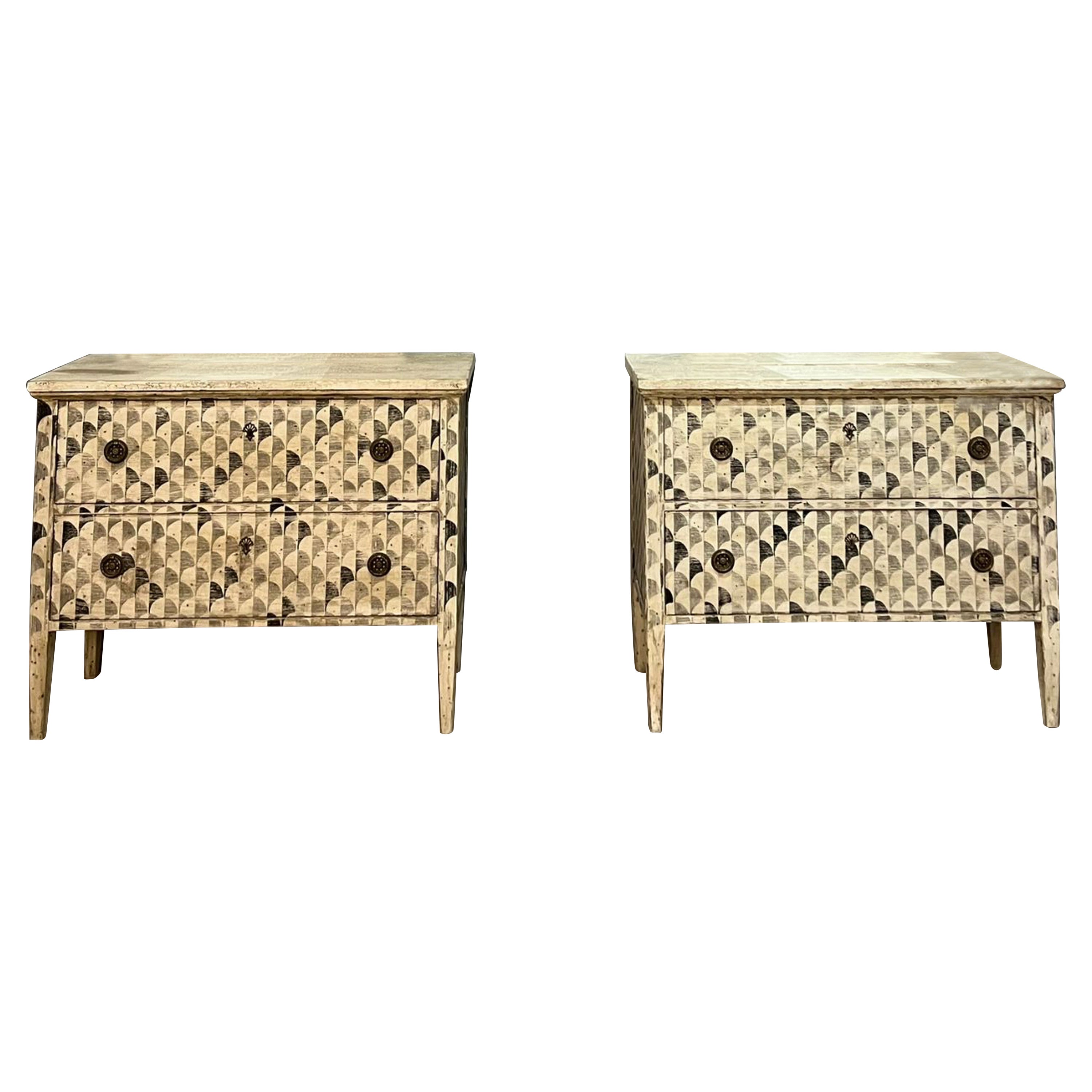 Magnifique paire de commodes italiennes début 20ème siècle Bois de pin