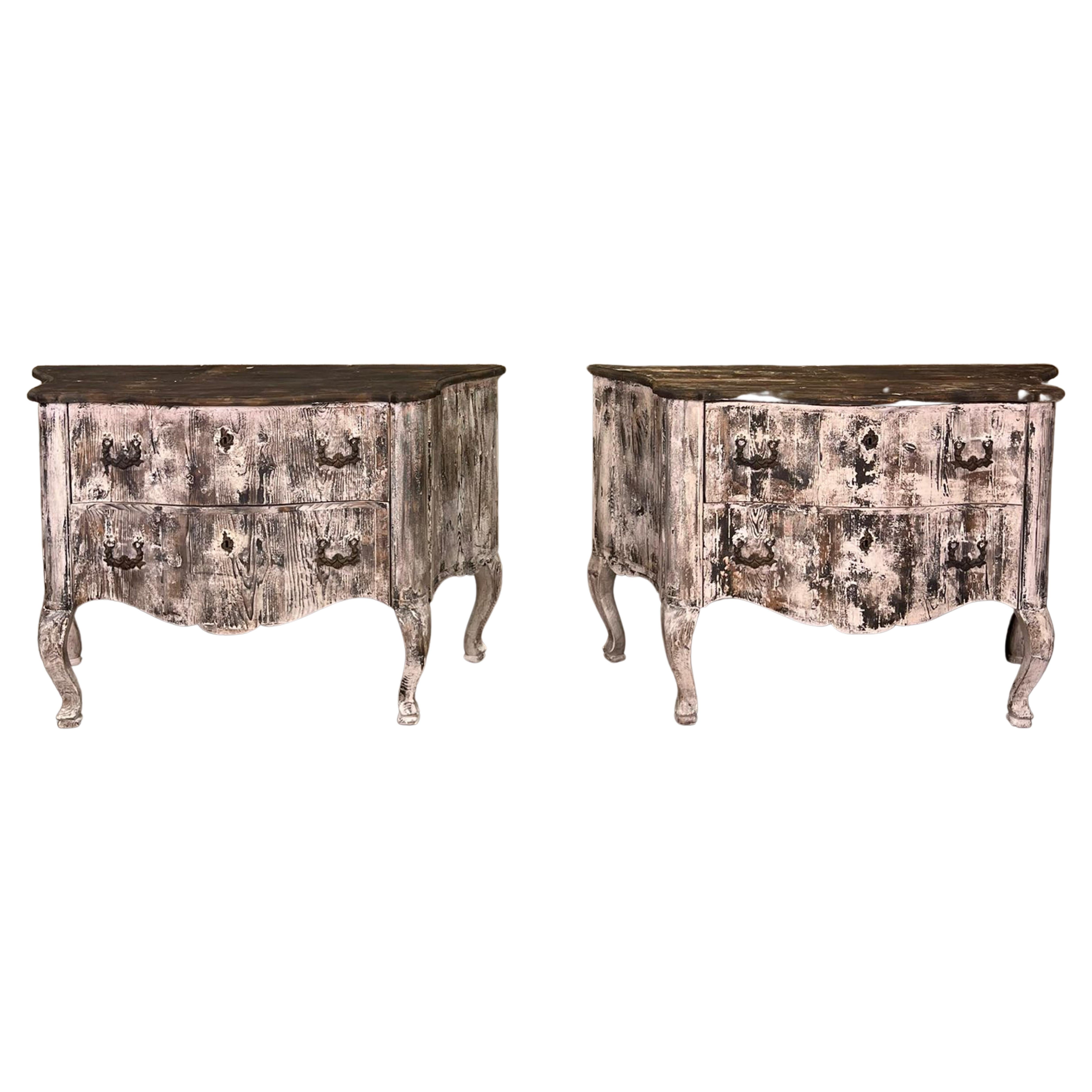 Beautiful Pair of Italian Chests of Drawers early 20th Century Pine wood For Sale