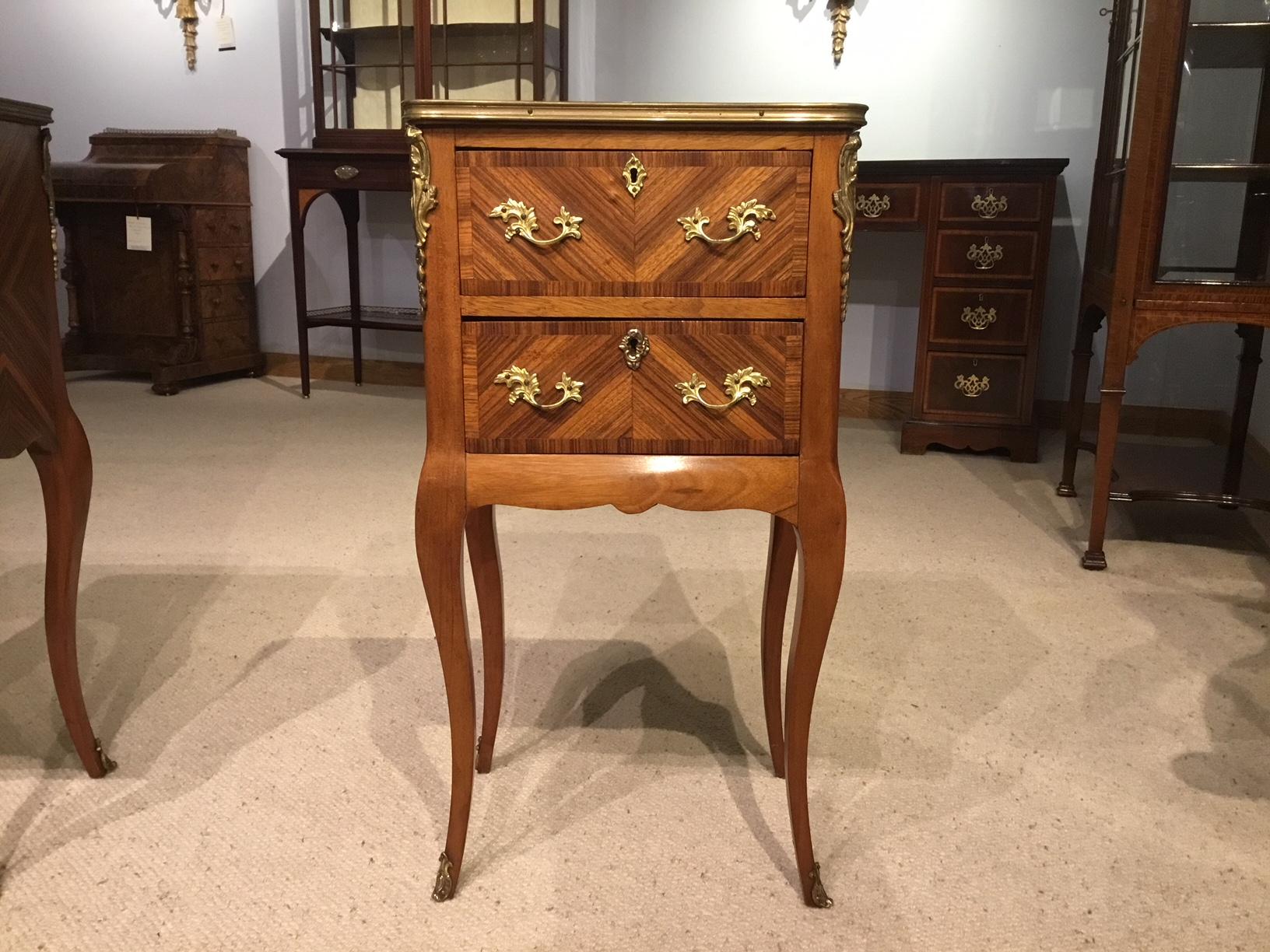 Early 20th Century Beautiful Pair of Kingwood and Parquetry French Antique Bedside Cabinets