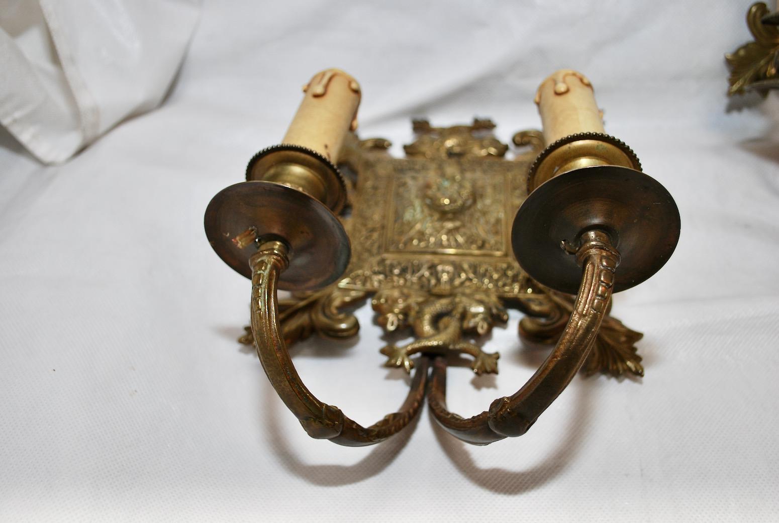Beautiful Pair of Late 19th Century French Bronze Sconces with Dolphins For Sale 3