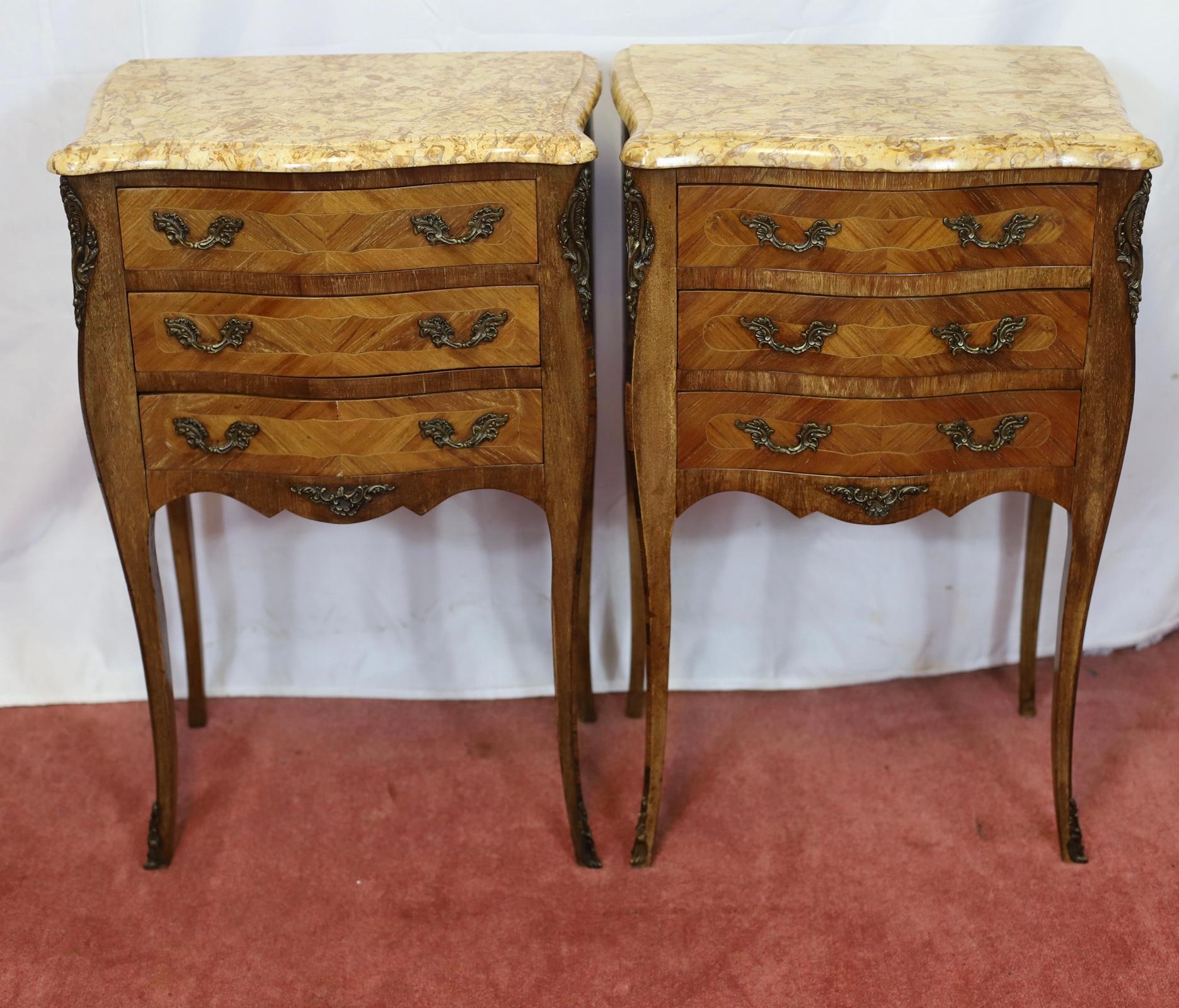 We delight to offer this beautiful antique pair of Louis XV style bedside tables , each of serpentine outlined bombe form, fitted with three drawers, on cabriole supports, brass mounts , lovely condition !
Don't hesitate to contact me if you have